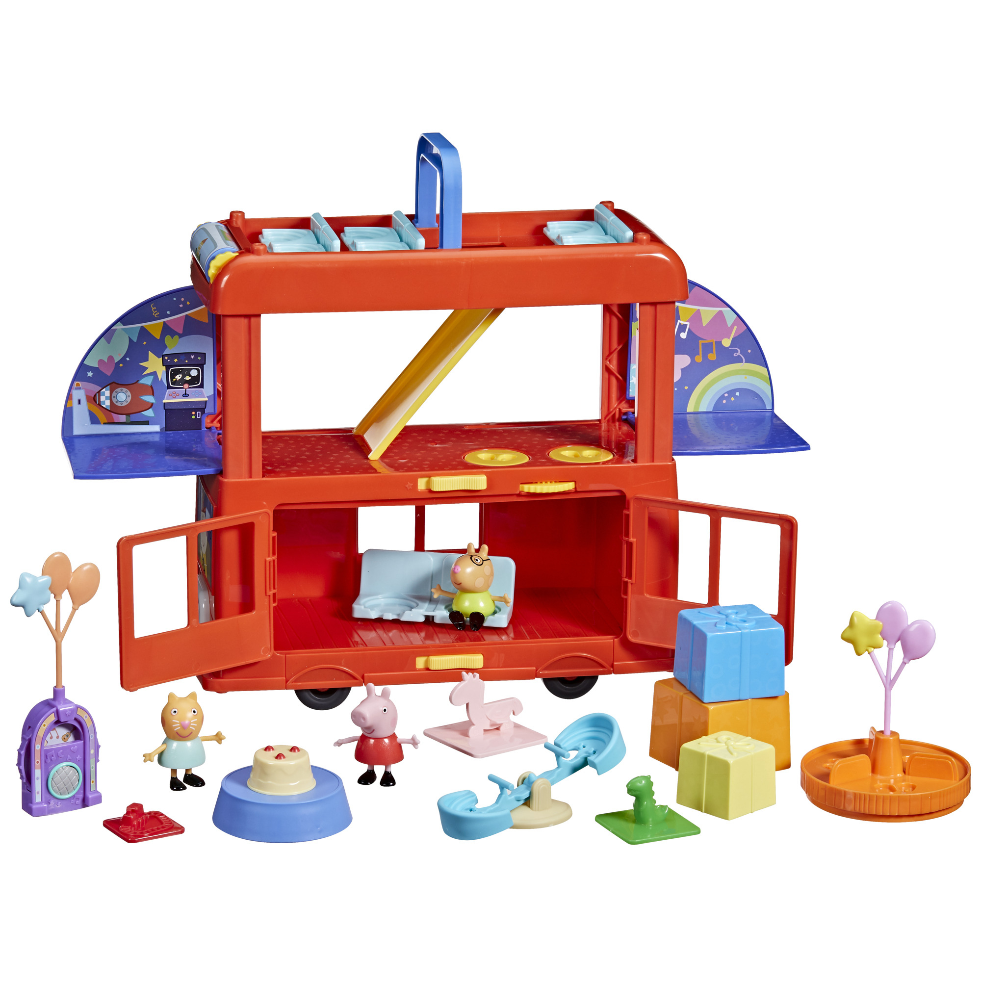 Un autobús de juguete rojo con puertas abiertas y varias figuras y accesorios de juguete, incluyendo un pastel y bloques.