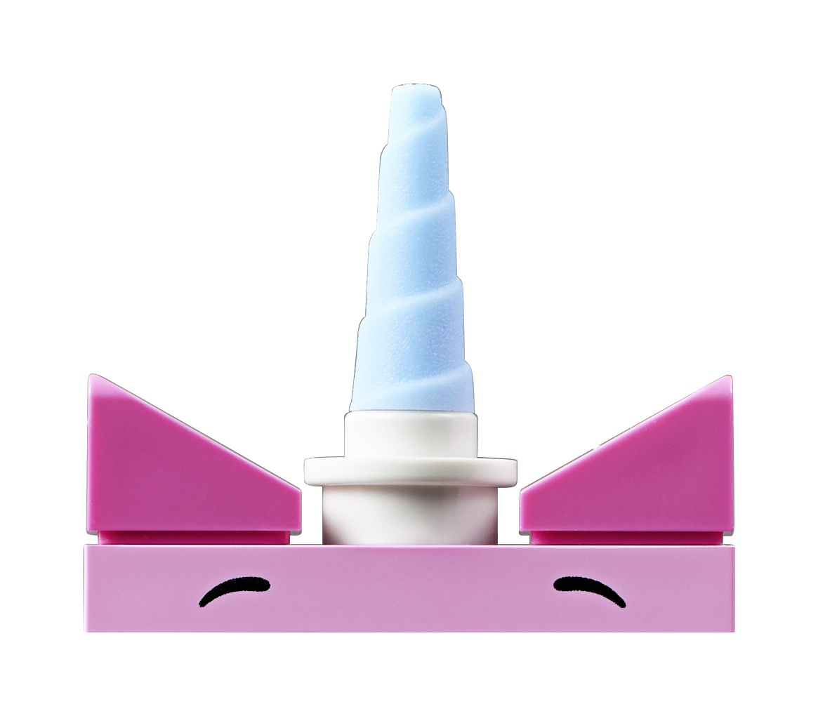 Una testa di unicorno Lego. Ha un corpo e orecchie rosa, un corno blu a spirale e dettagli neri a forma di occhi curvi su sfondo bianco.