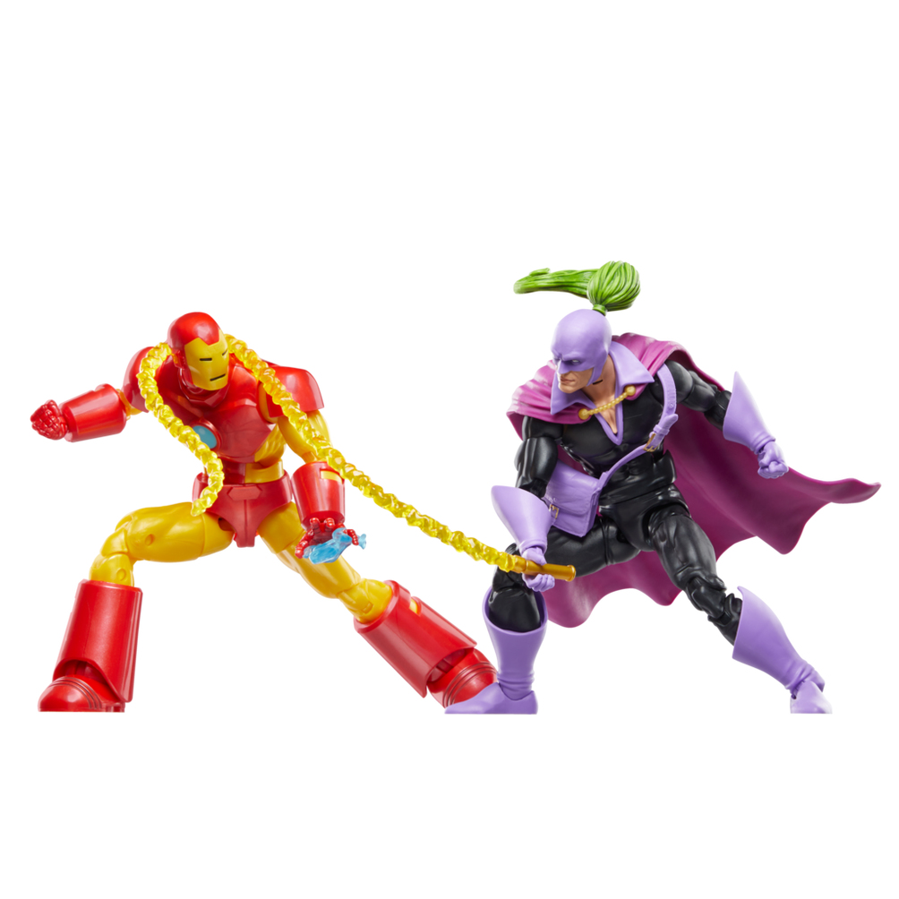 İki aksiyon figürü: Kırmızı ve sarı renklerde Iron Man ve mor maskeli ve pelerinli, sarı bir silah tutan bir kötü adam.