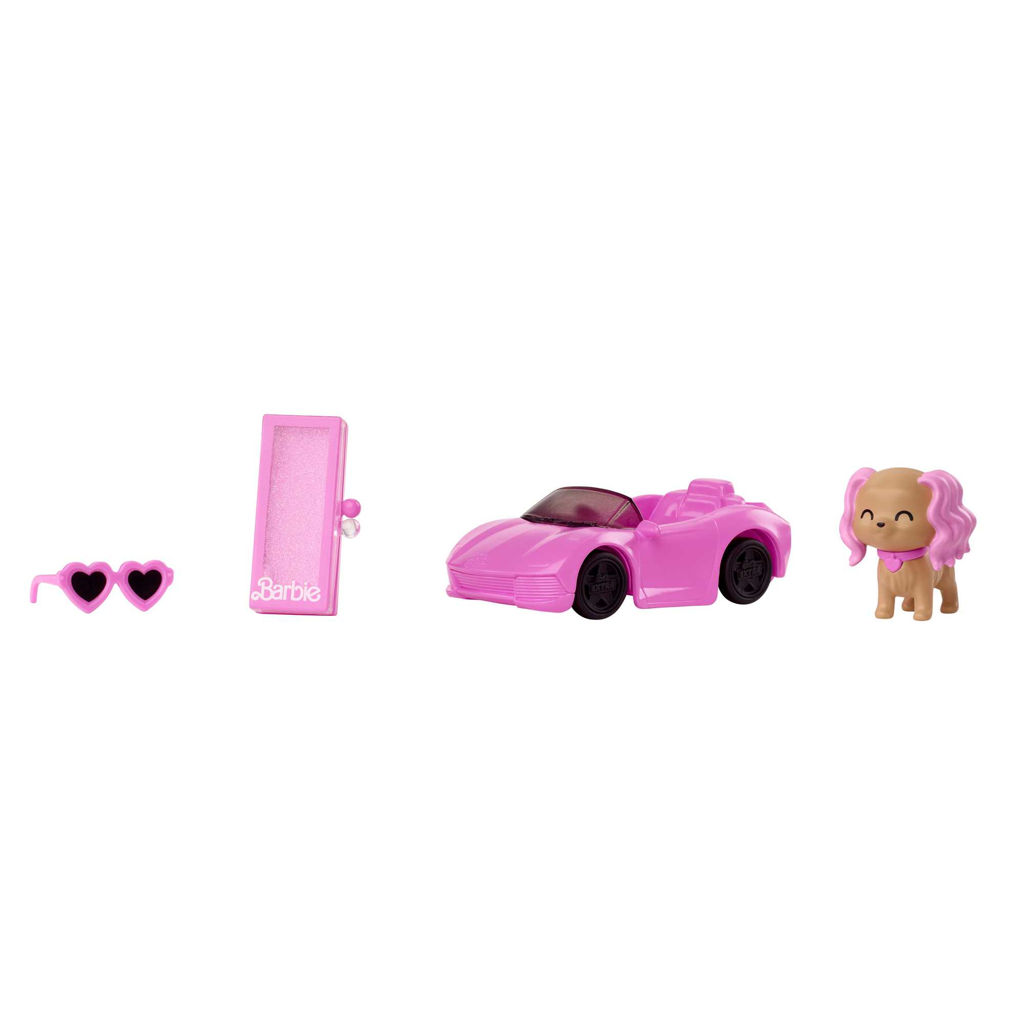 Set di giocattoli rosa con occhiali da sole, cipria, auto e statuetta di cane su sfondo bianco.