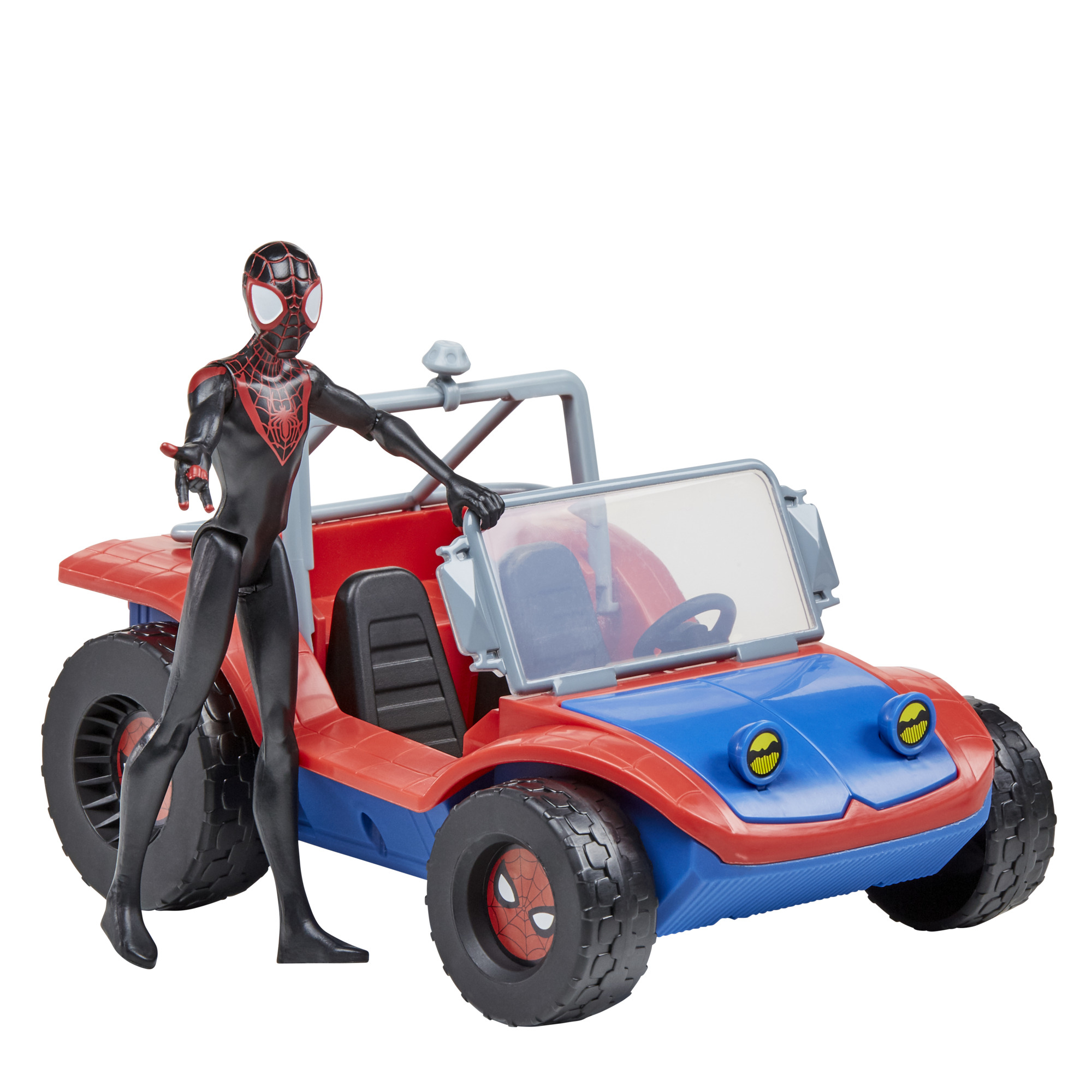 Una figura de Spider-Man está junto a un coche de juguete rojo, azul y gris. El coche tiene neumáticos grandes y faros amarillos.