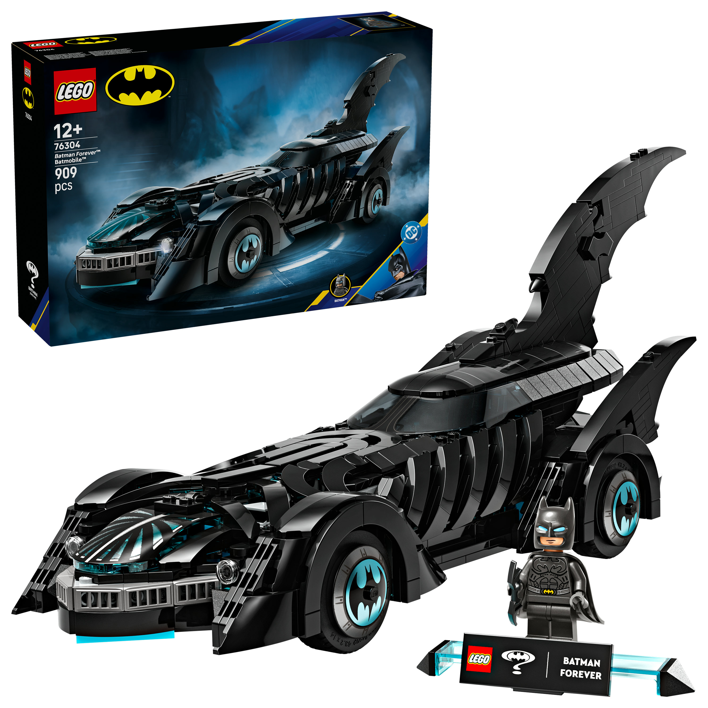 Zestaw LEGO Batman Forever Batmobile. Jest głównie czarny z niebieskimi akcentami i zawiera figurkę Batmana.