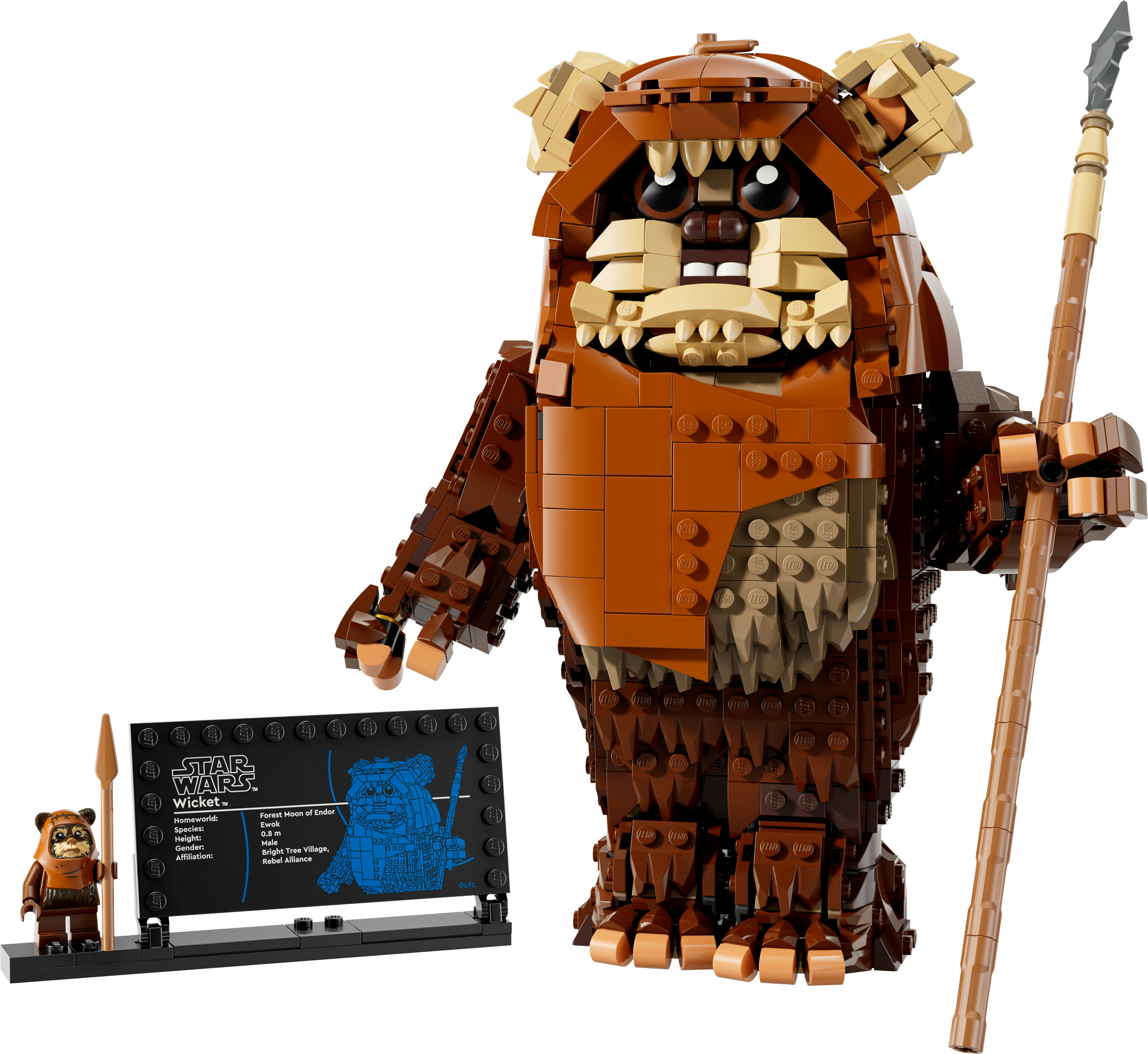 Duża figurka Lego Ewok, trzymająca włócznię, z mniejszą figurką Lego i wyświetlaczem informacyjnym w tle.