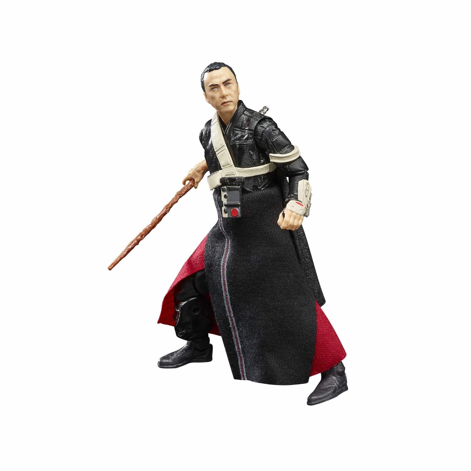 Una figura de Star Wars de un hombre con un atuendo negro y rojo con un palo marrón, sobre un fondo blanco. Está en posición de combate.