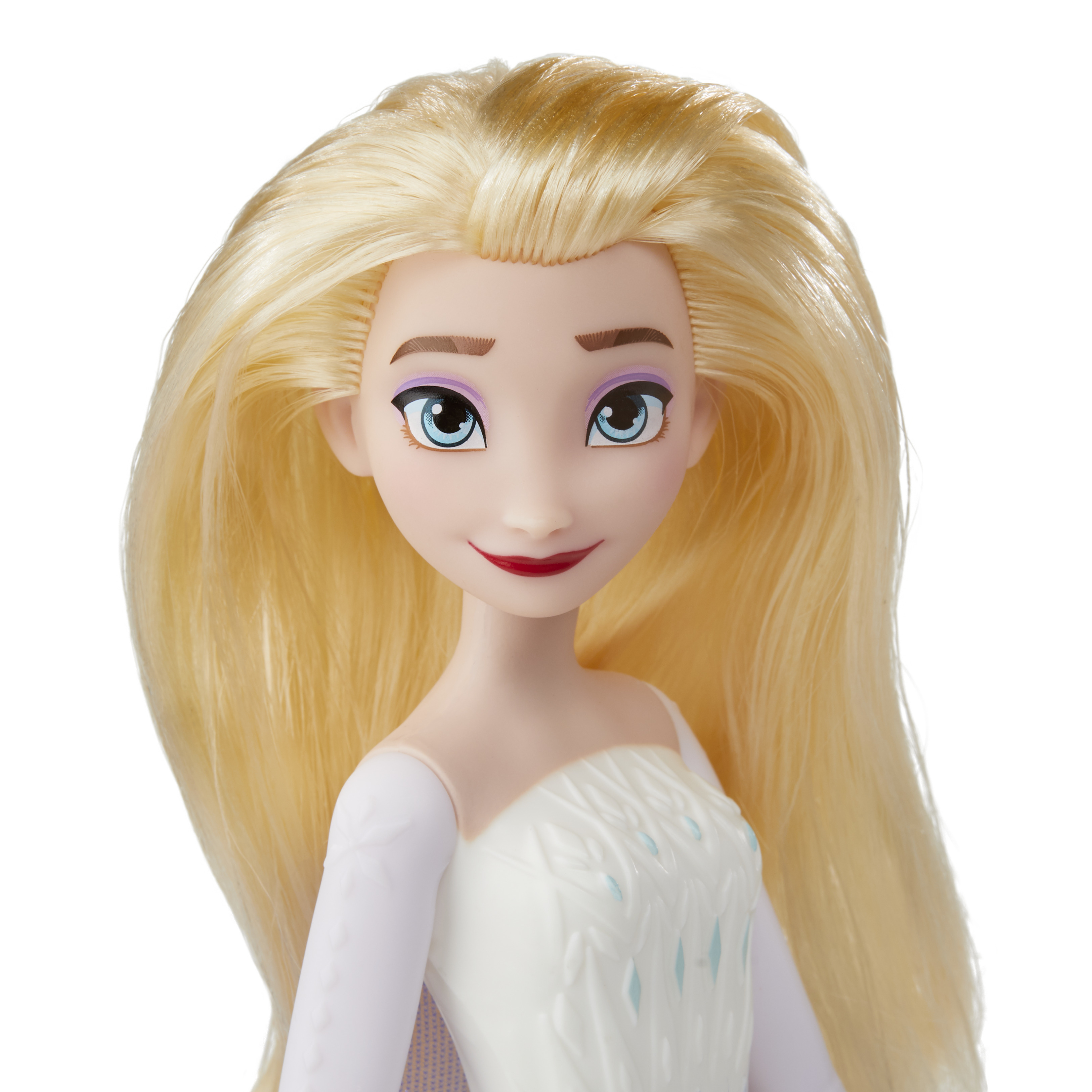 Eine Puppe von Elsa mit langen blonden Haaren, blauen Augen und roten Lippen. Sie trägt ein weißes Kleid.