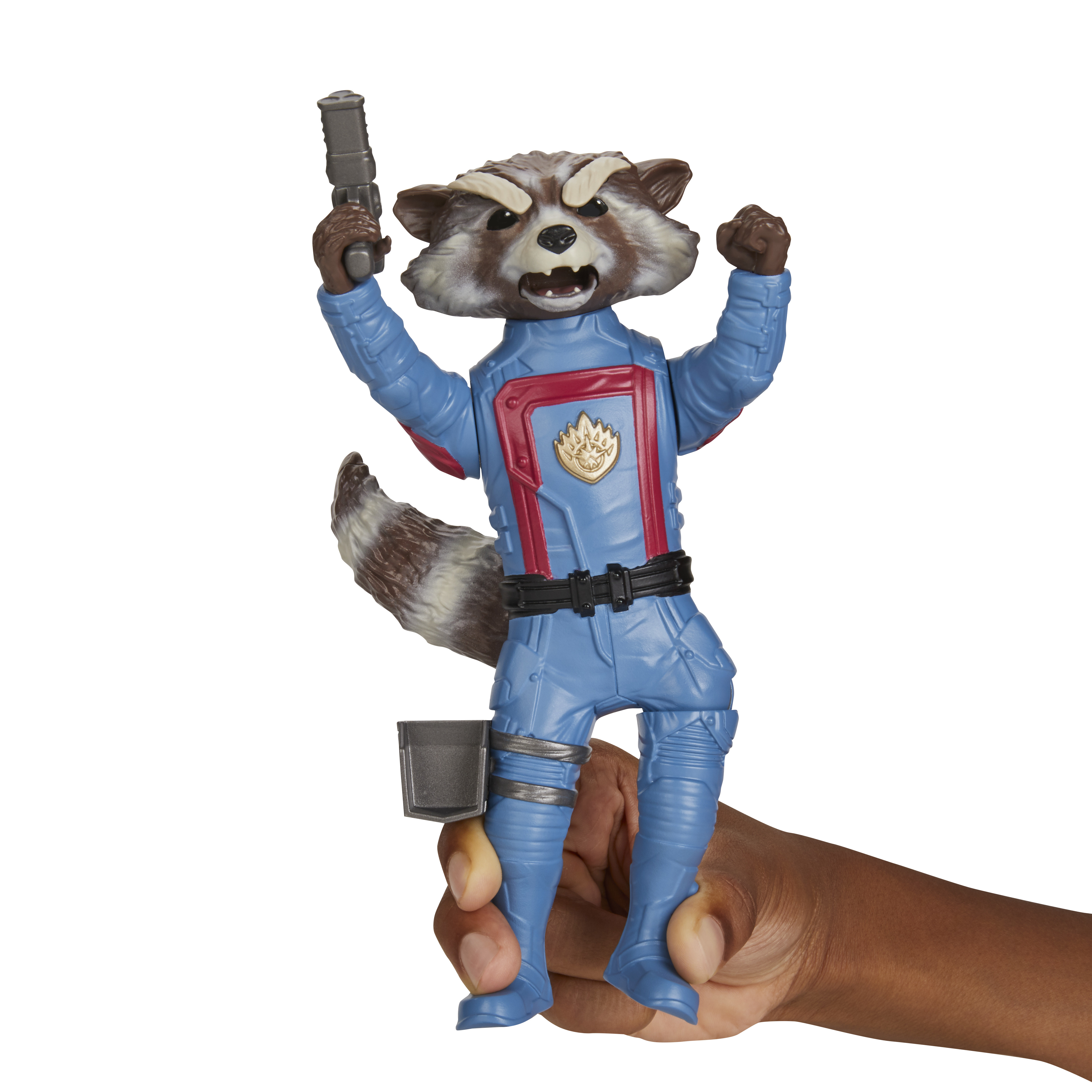 Figurka Rocket Raccoon, niebieski kombinezon, trzymająca broń w dłoni. Białe tło.
