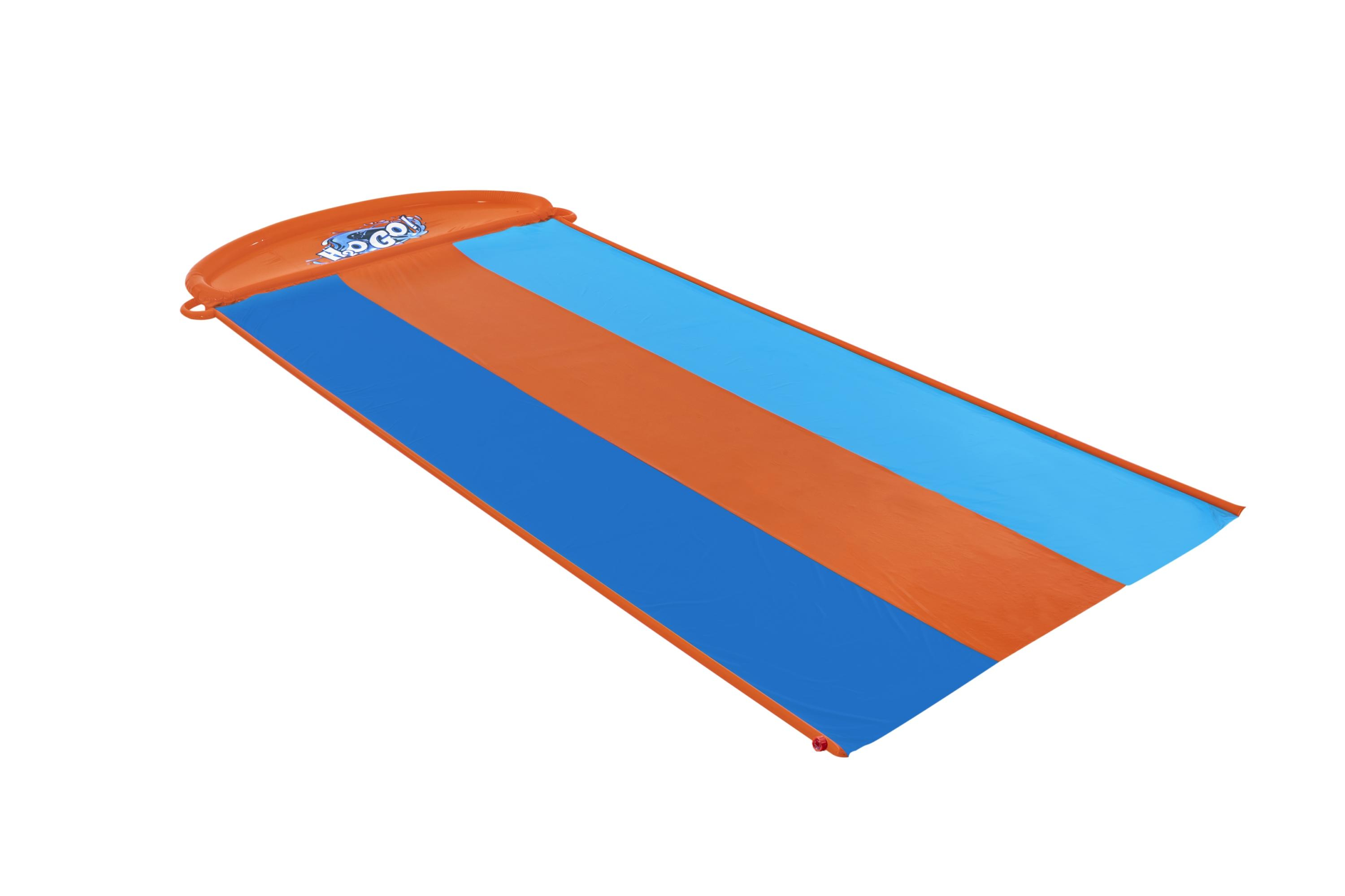 Kolorowa zjeżdżalnia wodna, pomarańczowe i niebieskie paski, na białym tle. Góra ma logo.