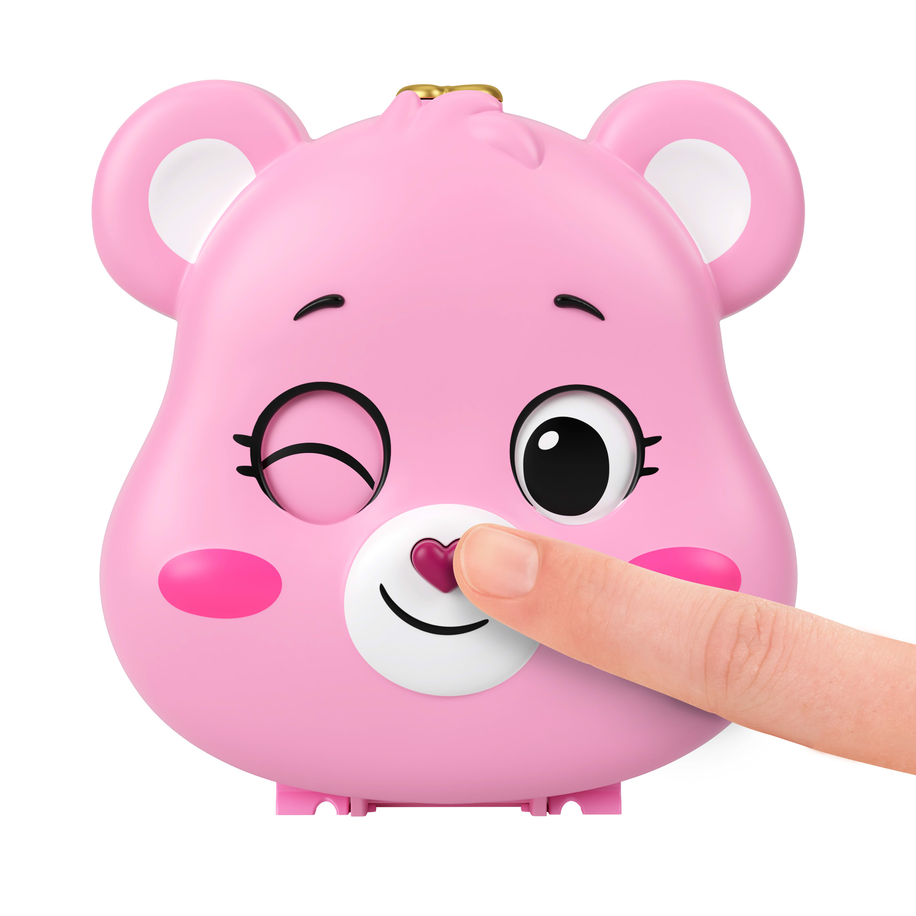 Różowa zabawka w kształcie misia jest dotykana palcem w nos. Miś ma jedno oko otwarte i mruga.