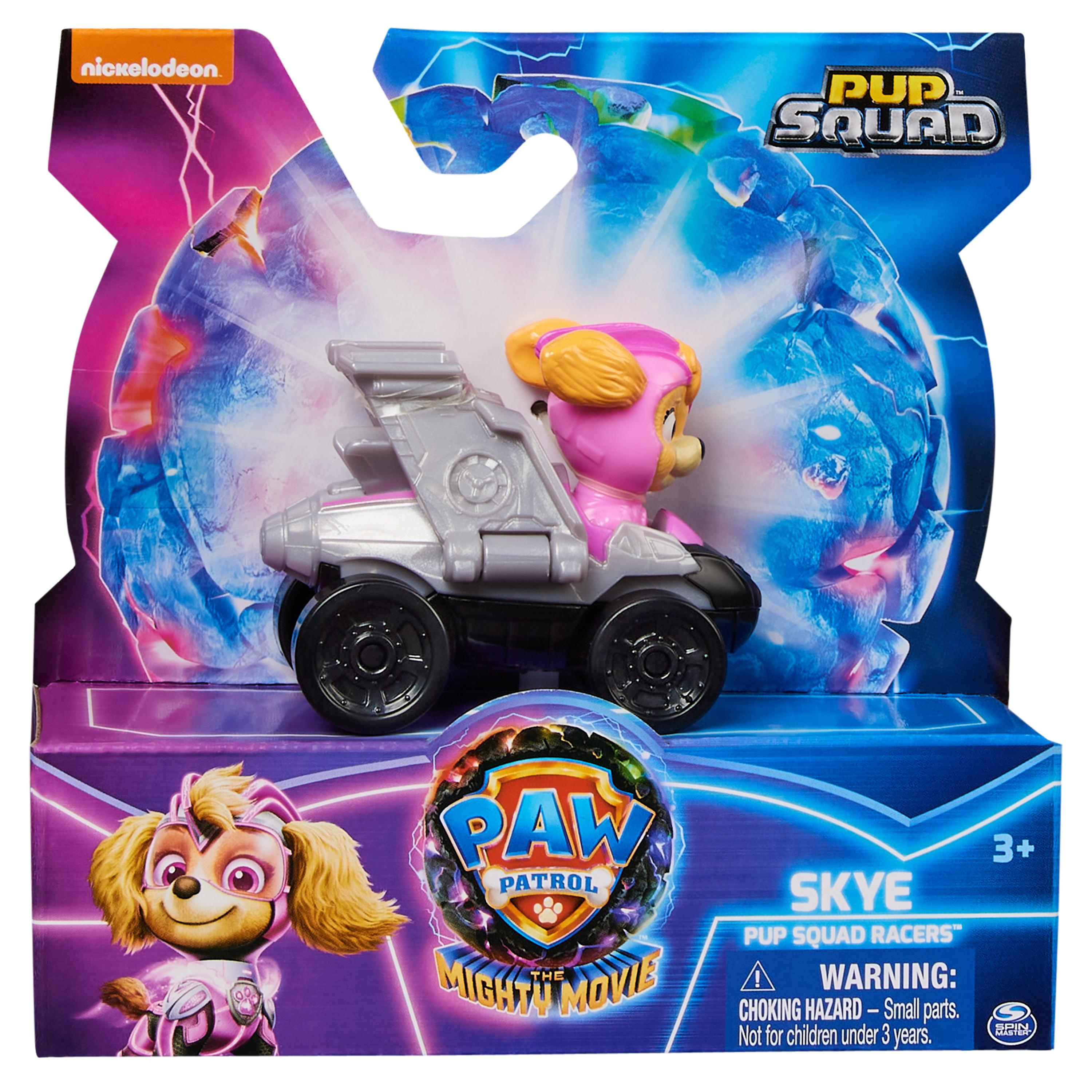Un coche de juguete Skye de Paw Patrol, de color rosa y gris. El embalaje muestra a Skye y el logotipo de Paw Patrol.