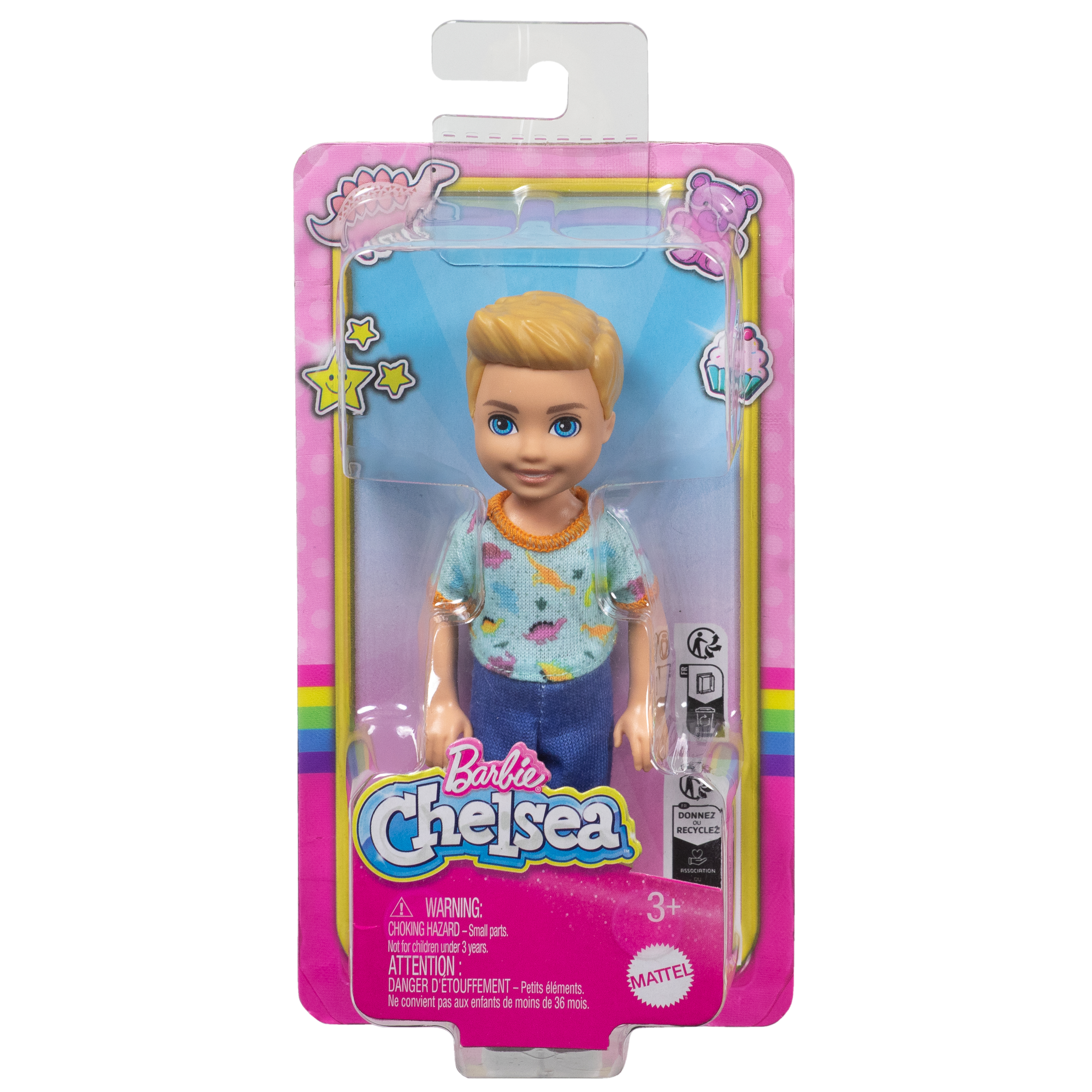 Eine Barbie Chelsea-Puppe in Verpackung. Die Puppe ist ein Junge mit blonden Haaren, blauen Augen und trägt ein blaues Hemd und Jeans.