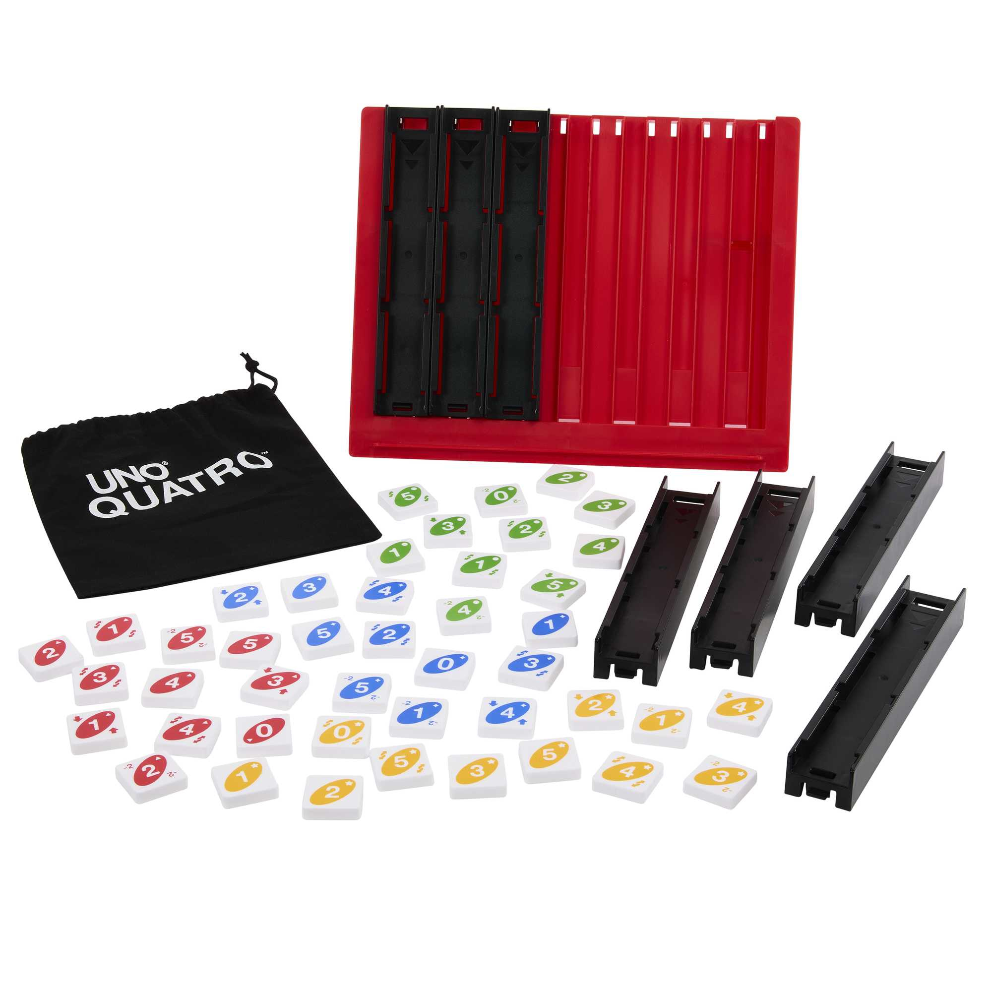 Il set di gioco Uno Quatro include una plancia rossa, porta carte neri, pedine e un sacchetto nero con il logo.