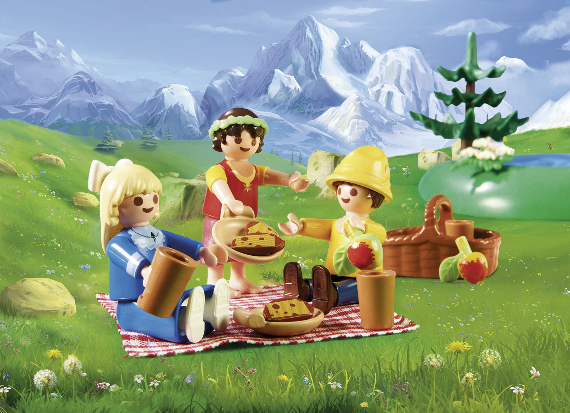 Figurki Playmobil na pikniku na łące, z górami w tle. Jedzą ser i jabłka.