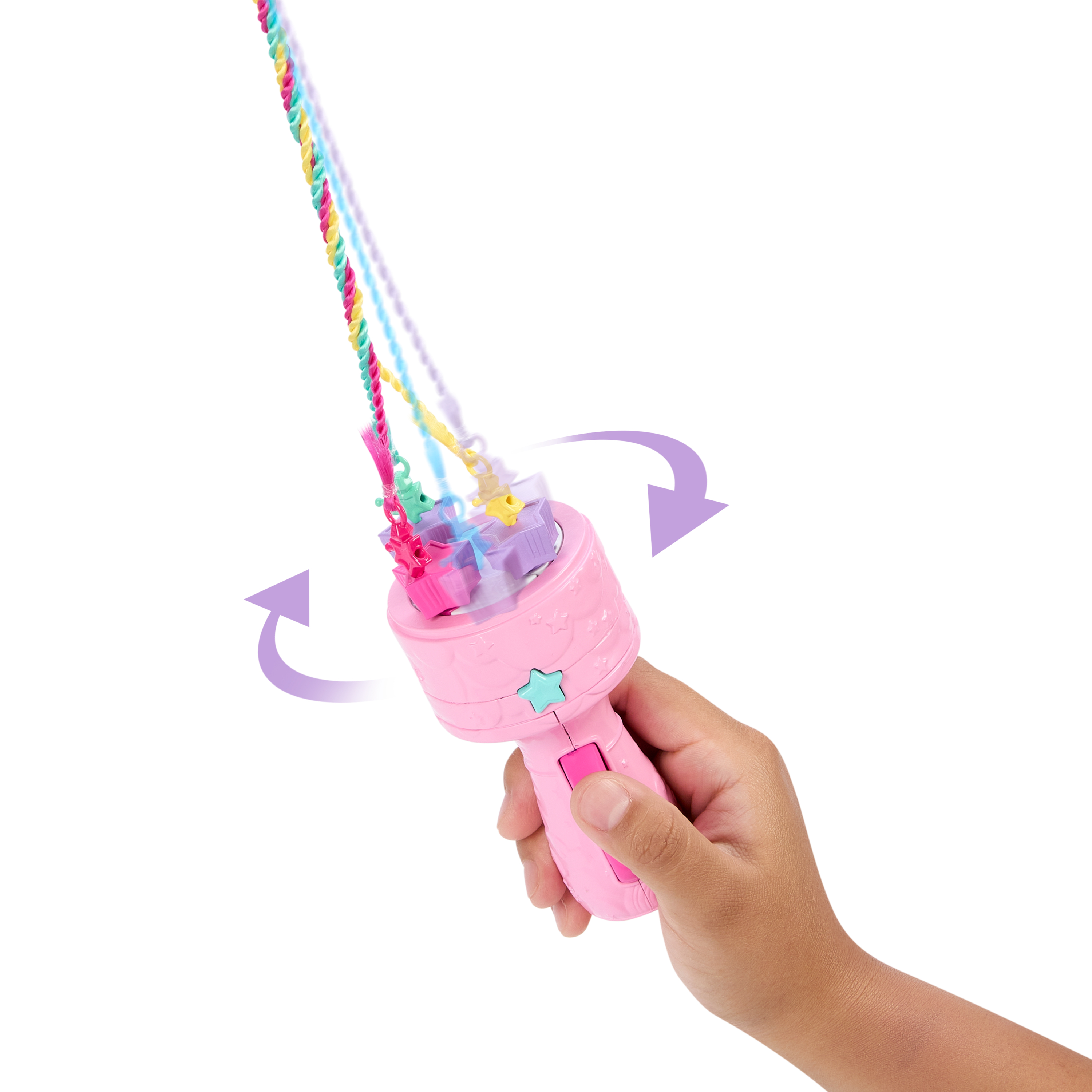 Eine Hand hält ein rosa Haarflechtwerkzeug mit bunten Strähnen. Pfeile zeigen die Drehung an. Weißer Hintergrund.