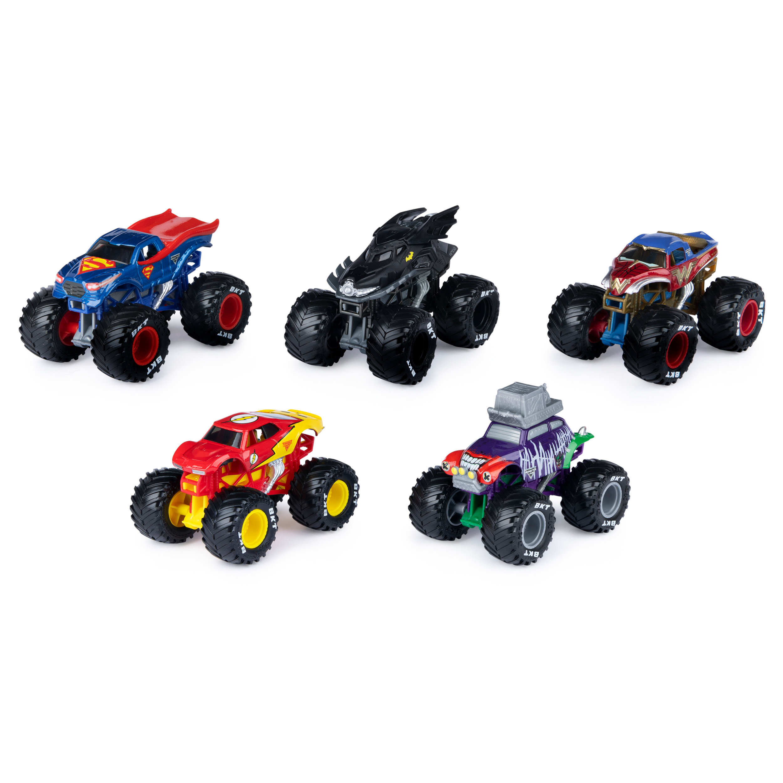 Fünf Monstertrucks, Superman, Batman, Wonder Woman, The Flash und The Joker, werden vor weißem Hintergrund gezeigt.