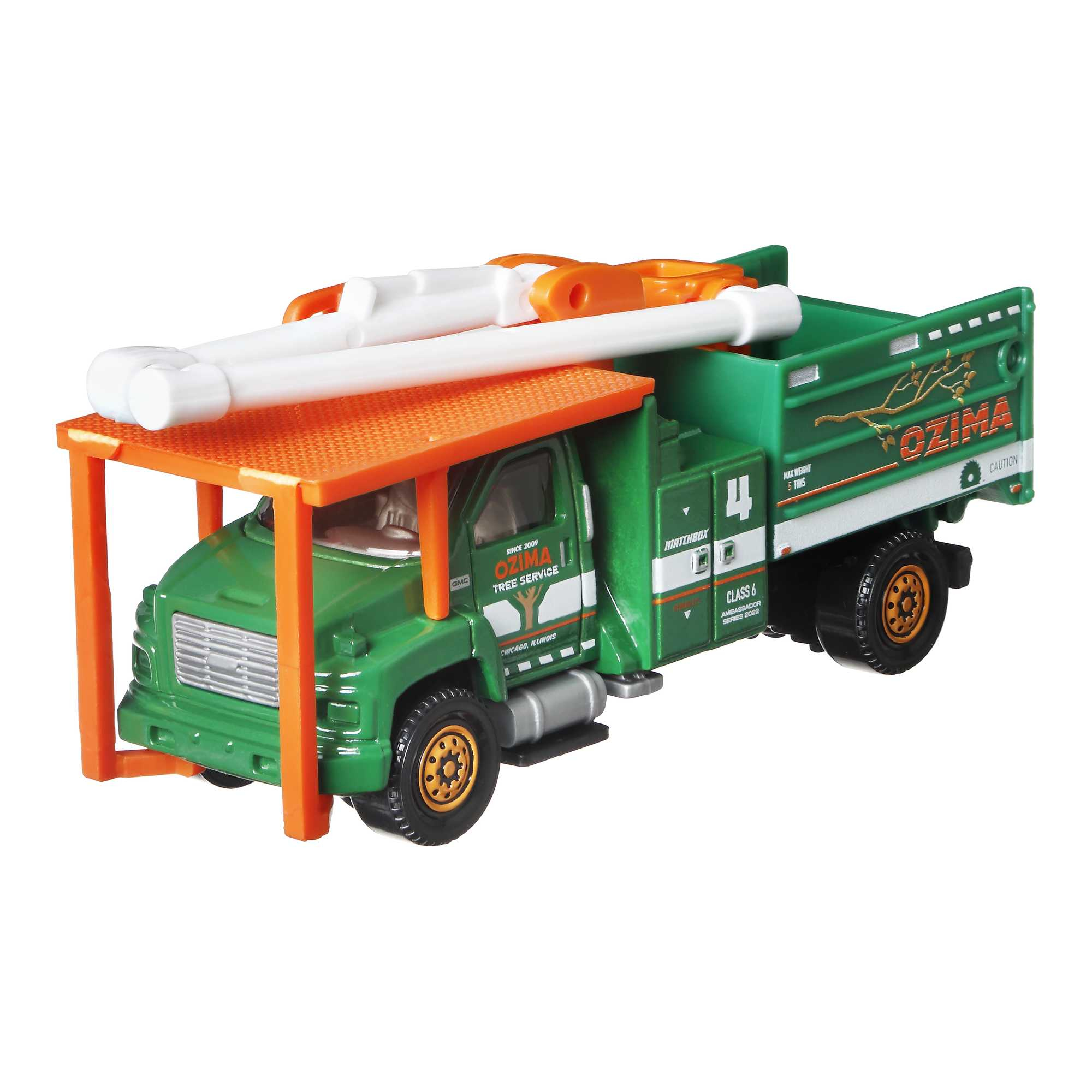 Ein grüner Spielzeug-LKW mit orangefarbenen Stützbalken und einem Dach. Auf ihm steht OZIMA Tree Service.
