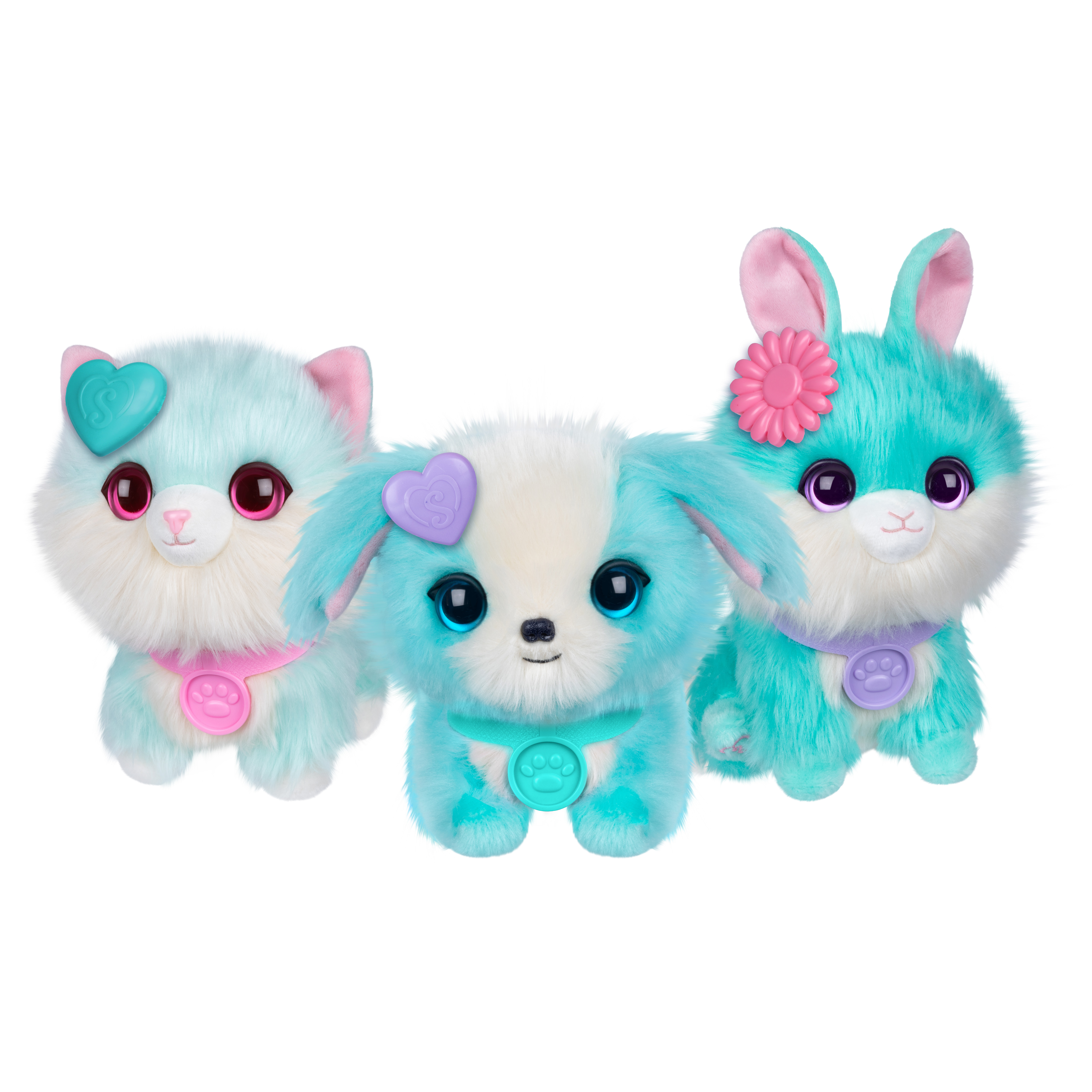 Trois peluches : un chat, un chien et un lapin. Ils sont bleus et blancs avec des accents de cœur et de fleur.