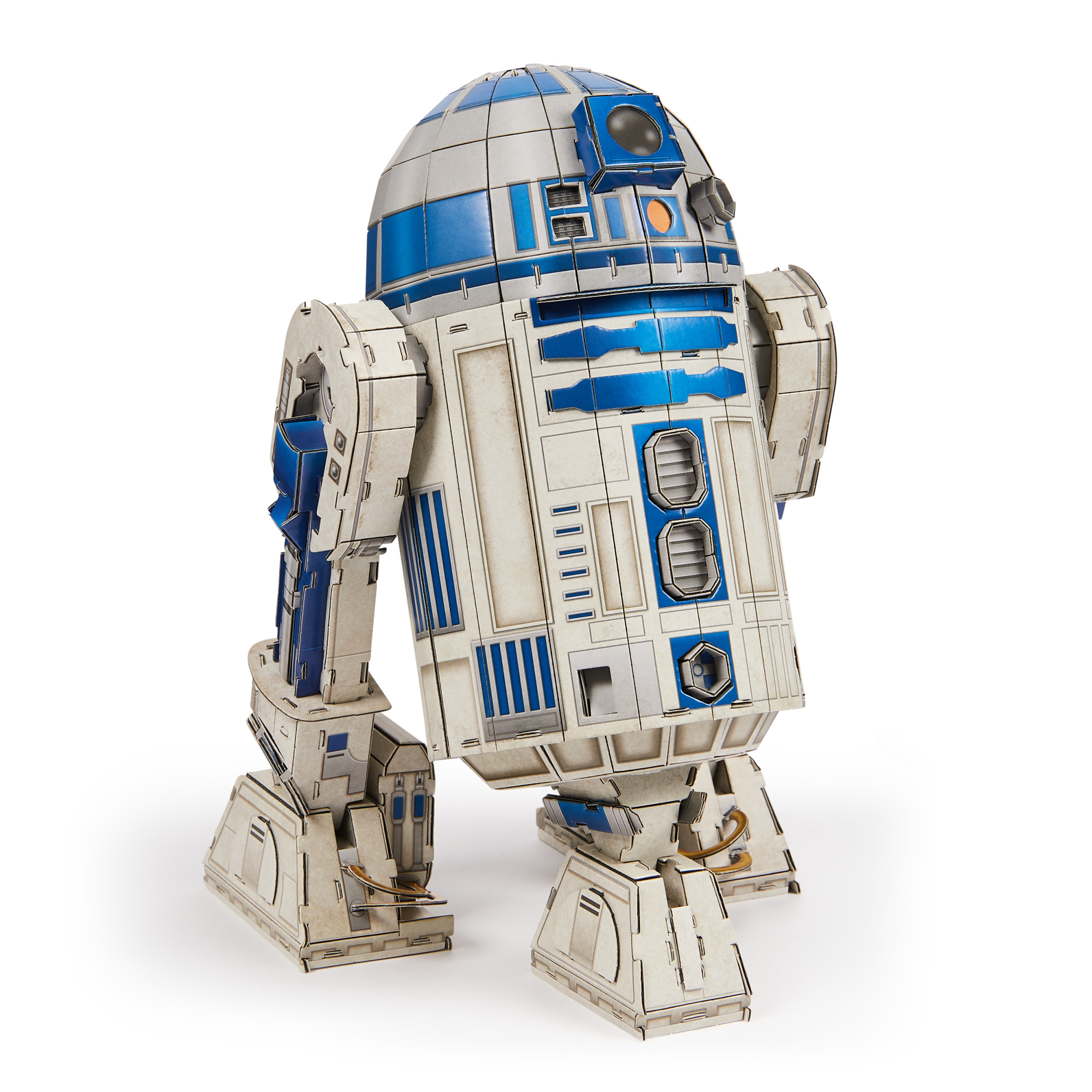 Papierowy model R2-D2 stoi na białej powierzchni. Jest niebieski, biały i szary. Tło jest białe.