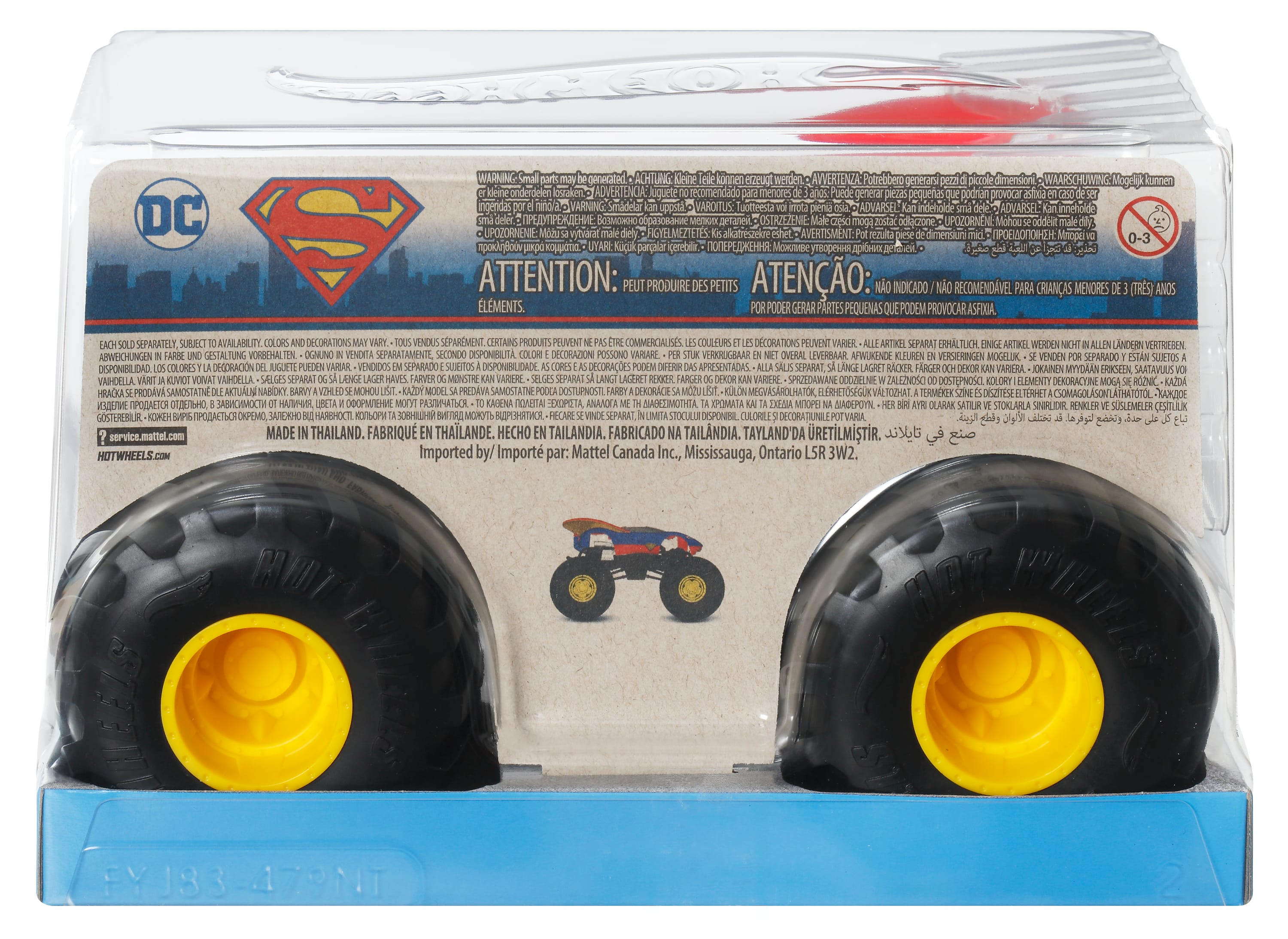 Opakowanie zabawkowego wozu strażackiego. Samochód jest czerwony, niebieski i żółty. Duże czarne opony ze złotymi felgami.