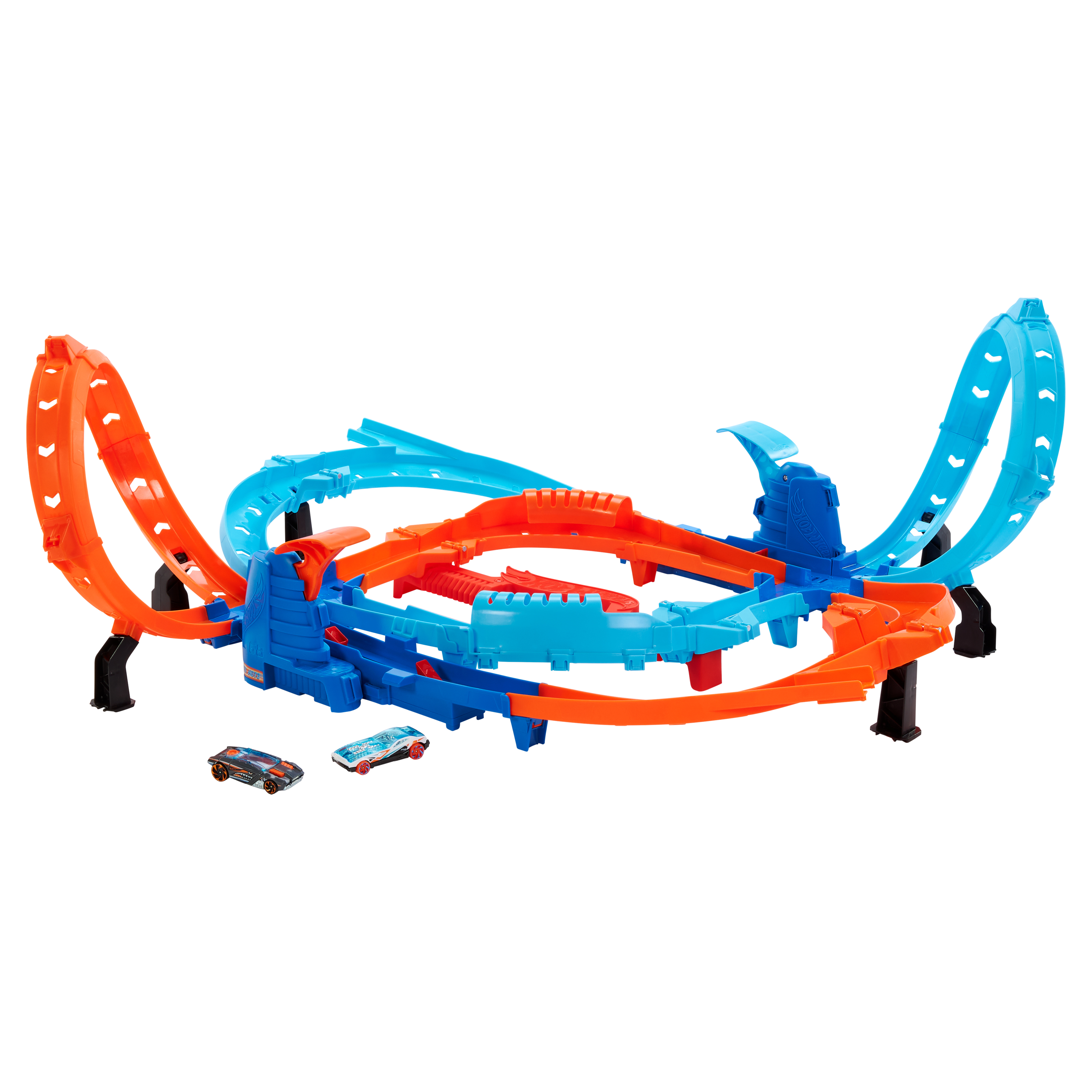 Ein Hot-Wheels-Streckenset mit Schleifen und Autos. Orange und blaue Strecken sind sichtbar. Drei Spielzeugautos sind unten.