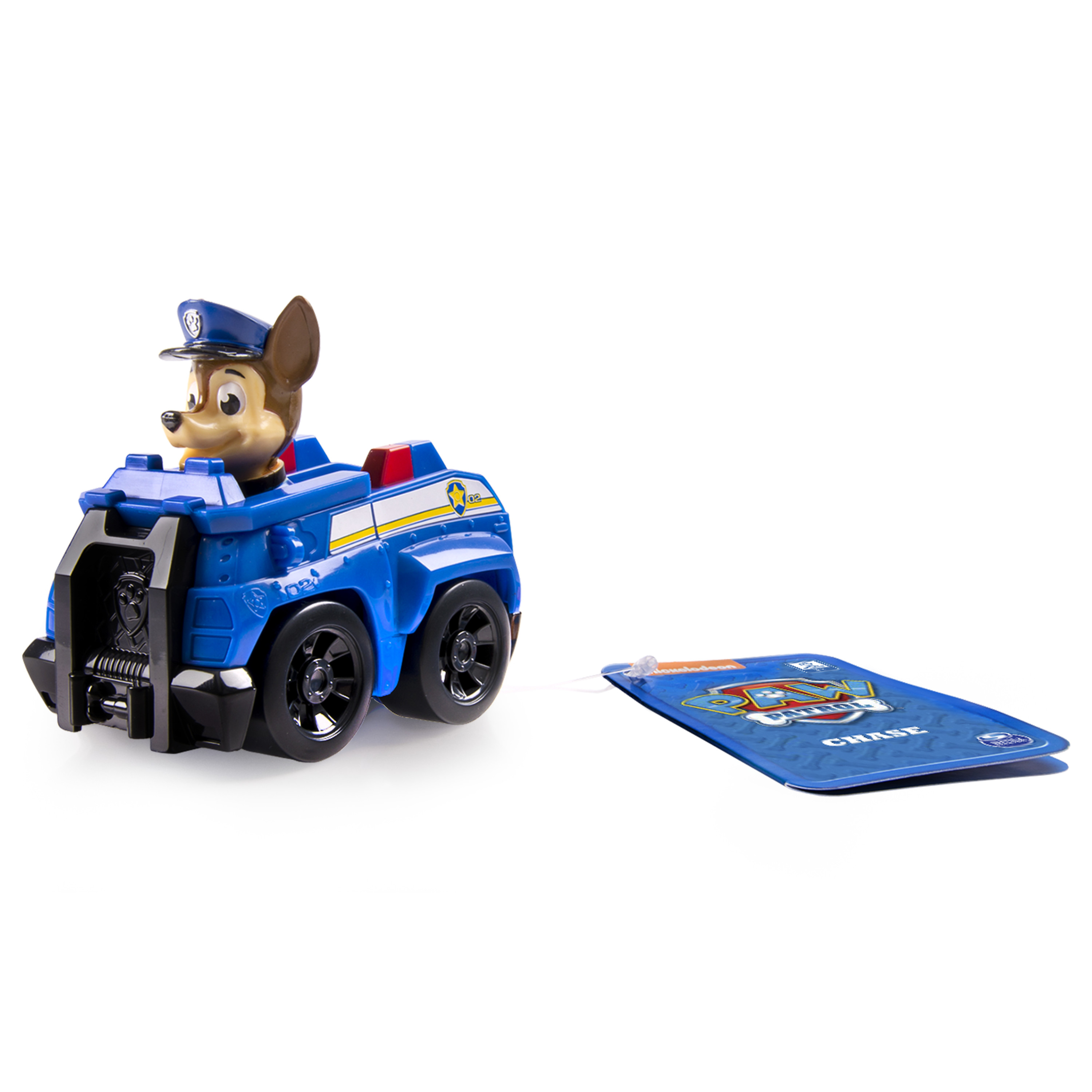 Coche de policía de juguete azul con figura de Chase. Hay una etiqueta adjunta. Fondo blanco.
