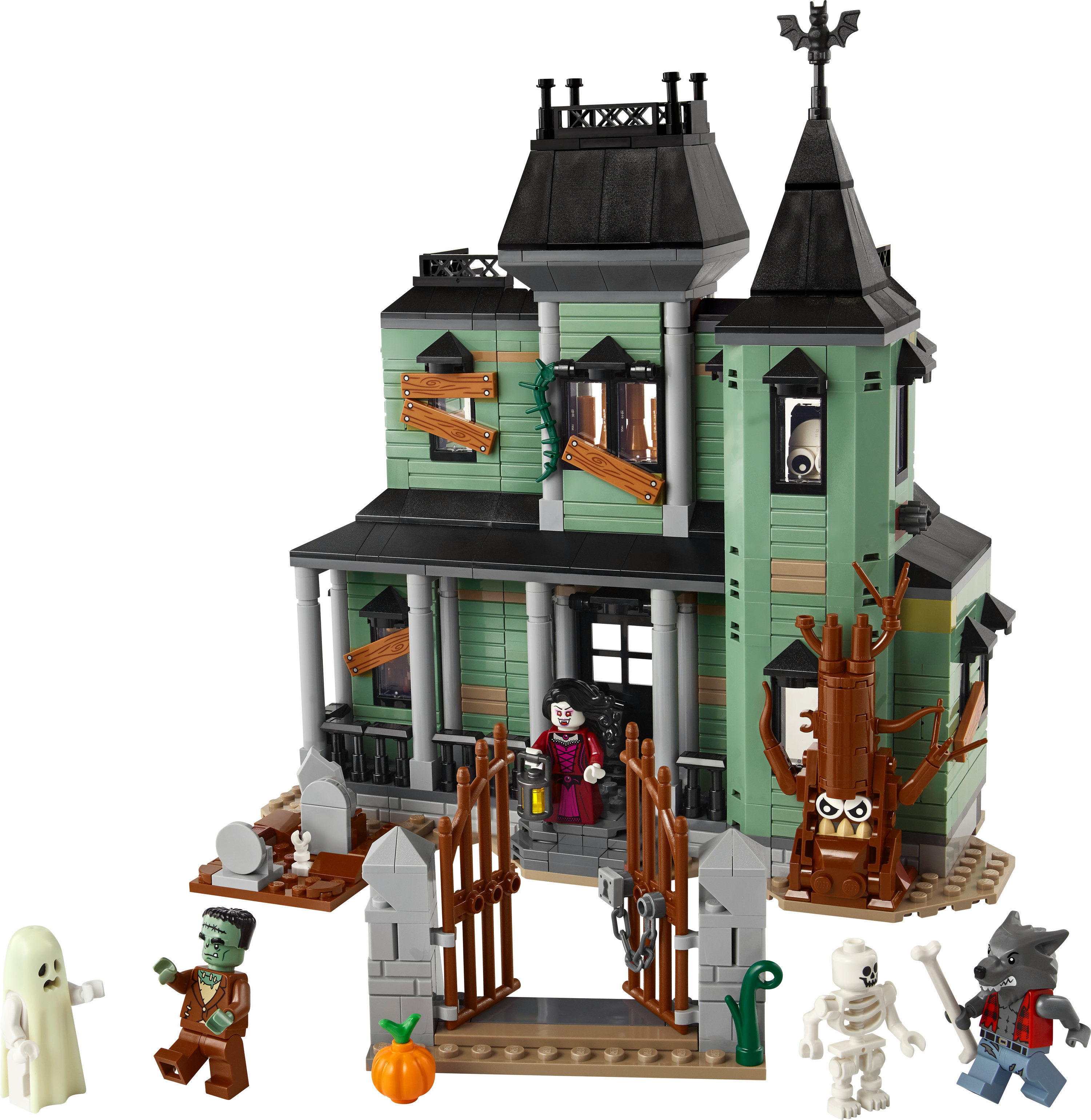 Nawiedzony dom Lego z figurkami takimi jak wampir, zombie, duch, wilkołak i szkielet. Zawiera dynię, bramę i drzewo.