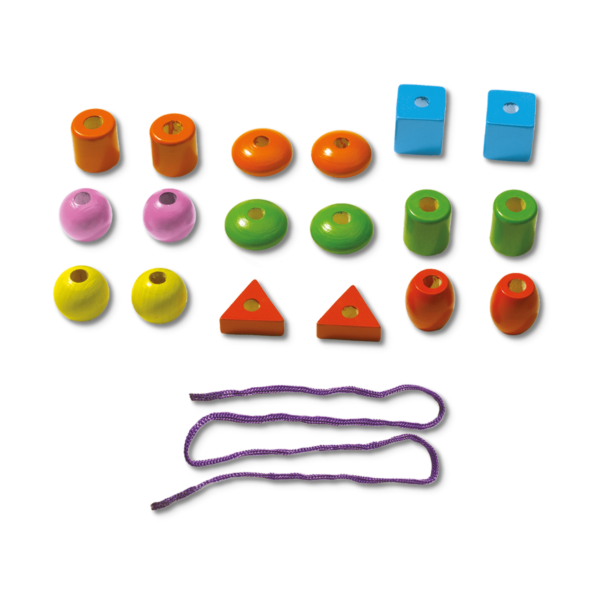 Kolorowe drewniane koraliki o różnych kształtach i kolorach oraz fioletowy sznurek na białym tle.