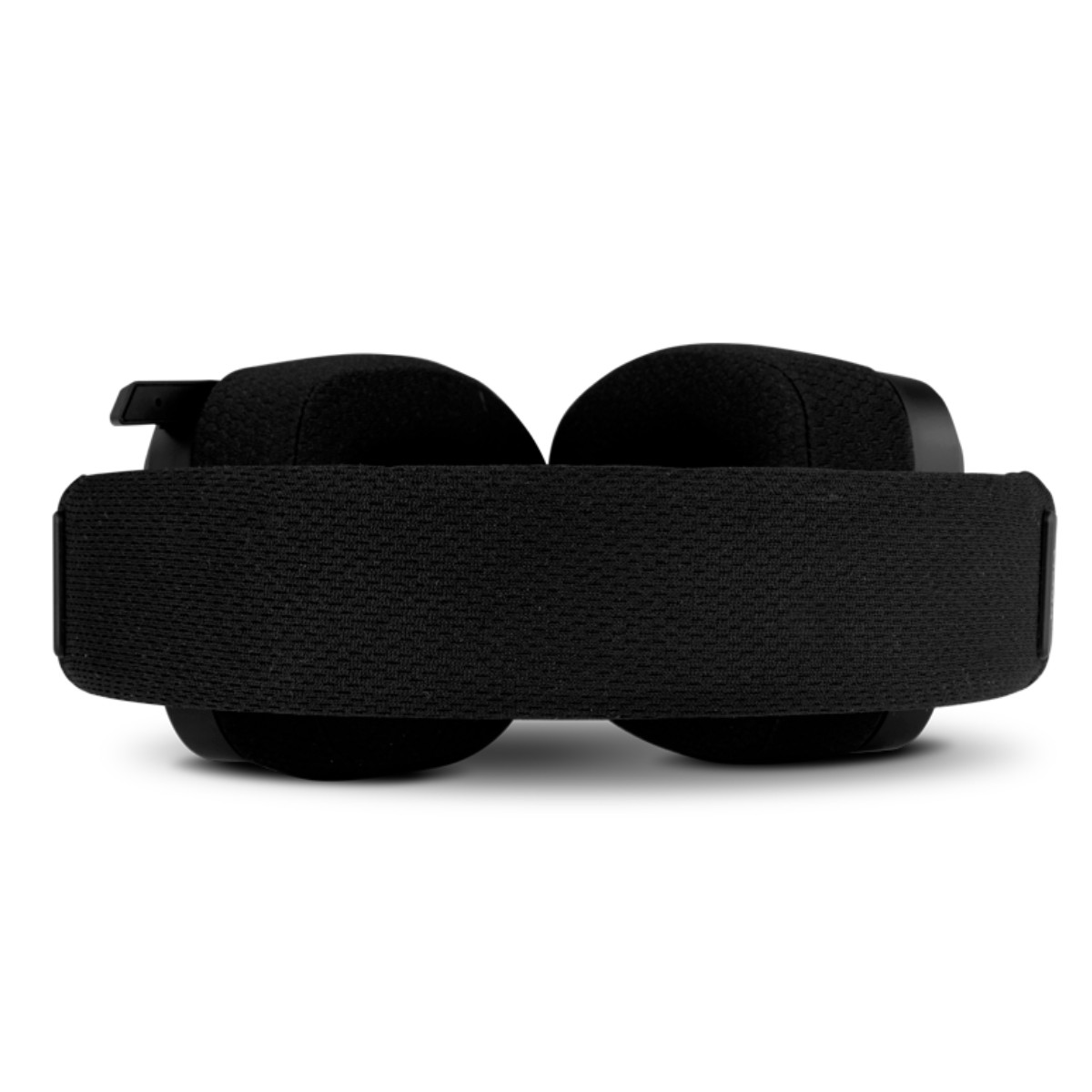 Zbliżenie czarnych słuchawek, pałąk skierowany w stronę widza. Nauszniki są wyściełane, pałąk ma fakturę.