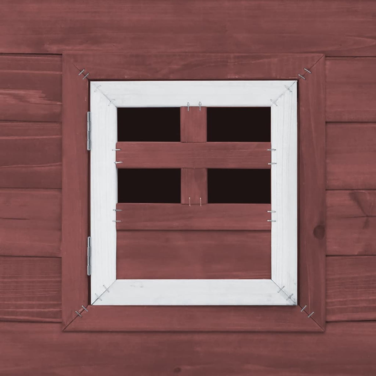 Nahaufnahme eines Holzfensters mit weißem Rahmen und roten Holzlatten. Der Rahmen ist mit Heftklammern befestigt. Der Hintergrund ist rotes Holz.