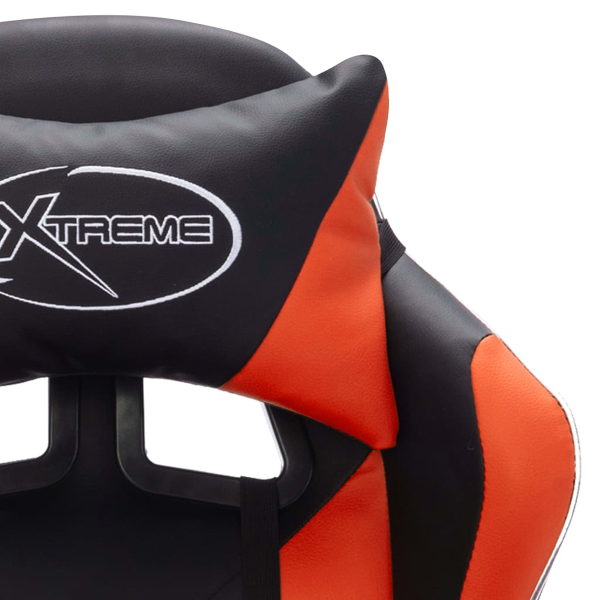 Nahaufnahme einer schwarzen und orangefarbenen Gaming-Stuhl-Kopfstütze. Das Wort 'XTREME' ist sichtbar.