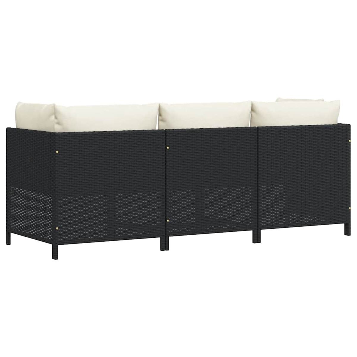 Ein schwarzes Outdoor-Sofa aus Korbgeflecht mit cremefarbenen Kissen. Das Sofa hat eine rechteckige Form. Der Hintergrund ist weiß.