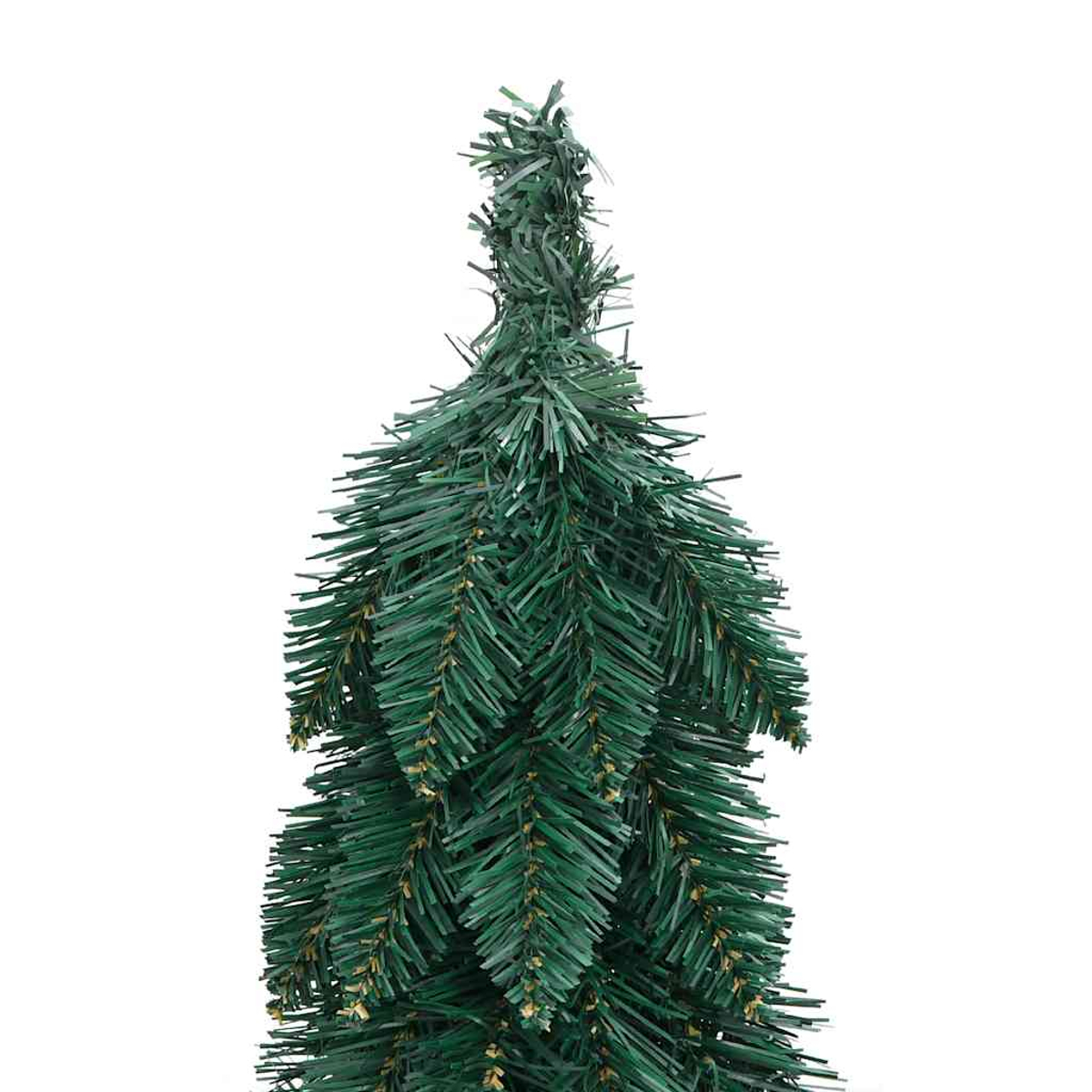 Nahaufnahme eines grünen künstlichen Weihnachtsbaums. Der Baum hat viele Nadeln. Der Hintergrund ist weiß.