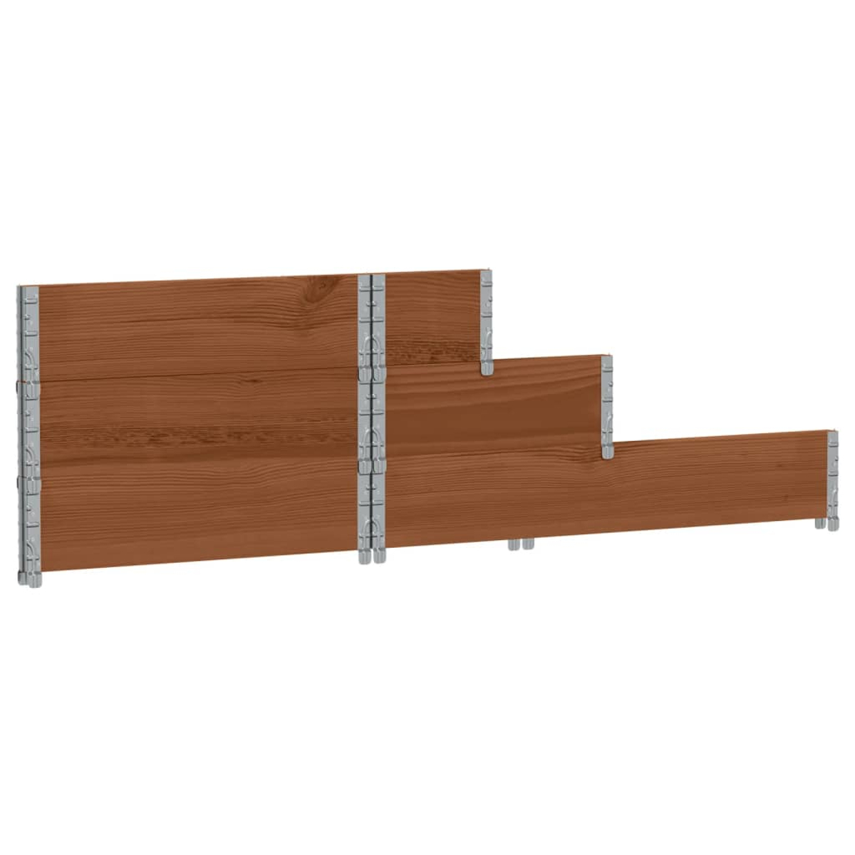 Struttura in legno marrone a tre livelli collegati da cerniere metalliche. Il legno ha venature visibili su sfondo bianco.