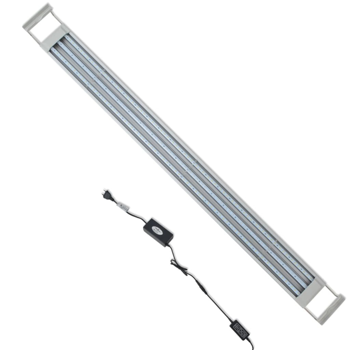 Eine LED-Aquarienlampe. Sie hat einen langen, silbernen Körper mit weißen Lichtern. Ein schwarzes Netzkabel und eine Steuereinheit sind ebenfalls sichtbar.