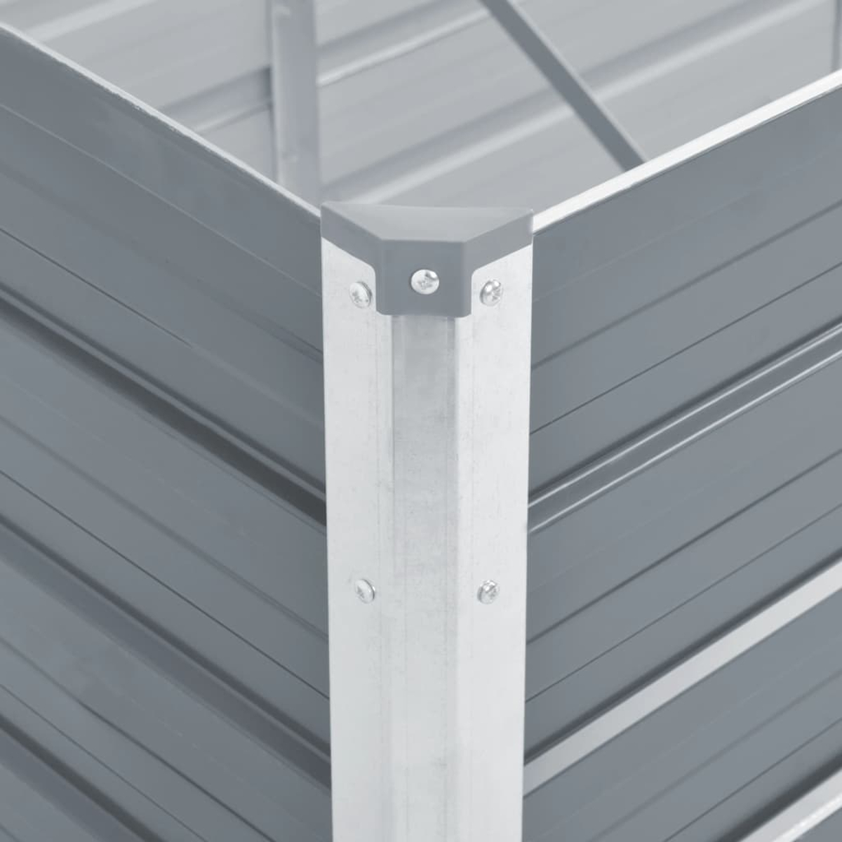 Nahaufnahme einer grauen Metallecke. Die Ecke ist Teil einer größeren Struktur. Schrauben und eine Eckkappe sind sichtbar.