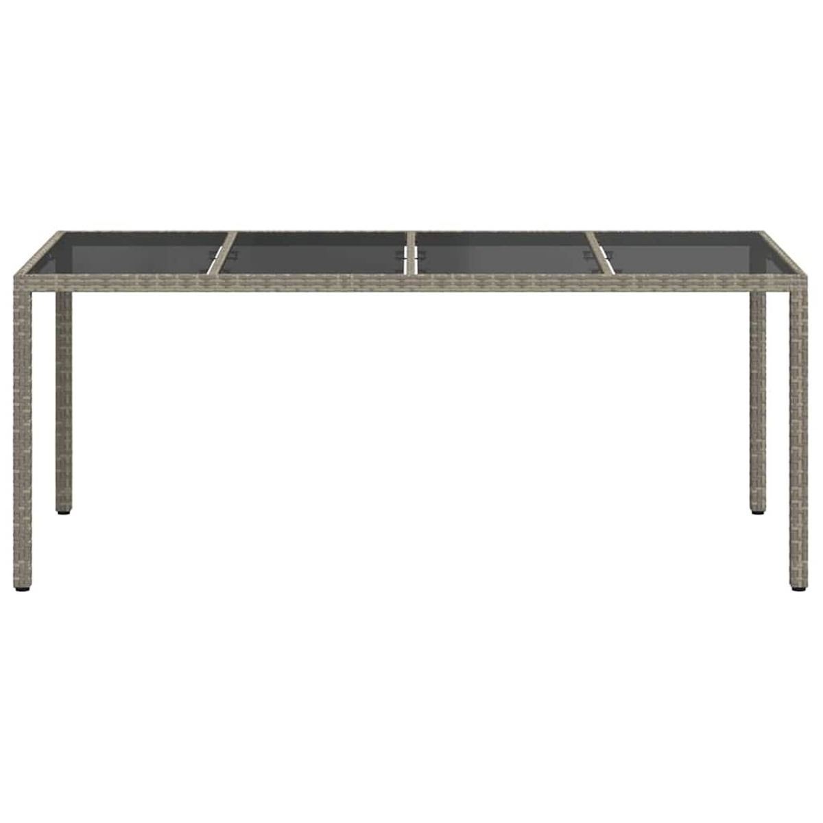 Ein rechteckiger Gartentisch mit grauem gewebtem Rahmen und dunkler Glasplatte. Der Tisch hat vier Beine.