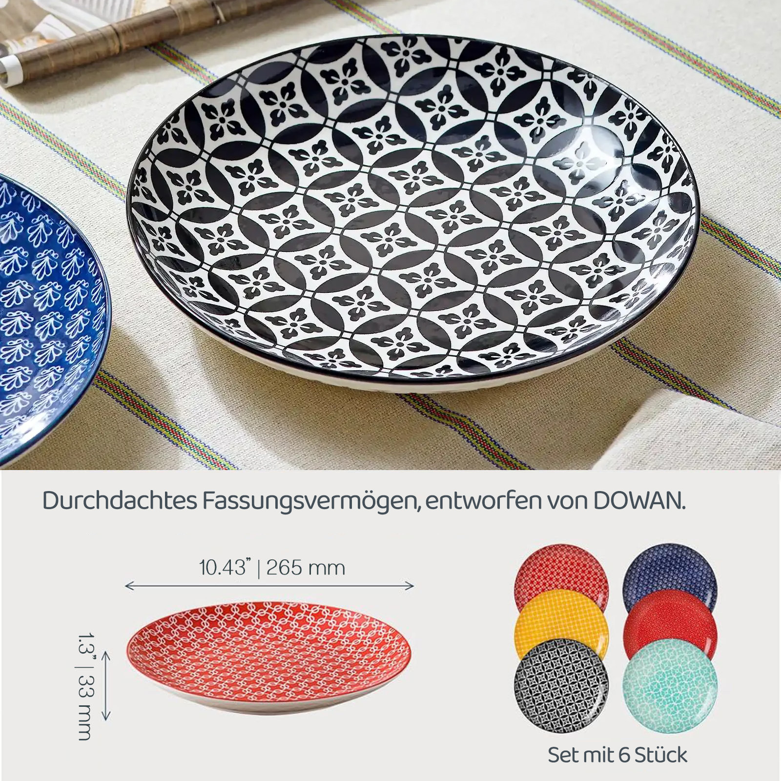 Ein Teller mit floralem Muster in Schwarz und Weiß, ein weiterer blauer Teller und mehrere andere Teller in verschiedenen Farben.