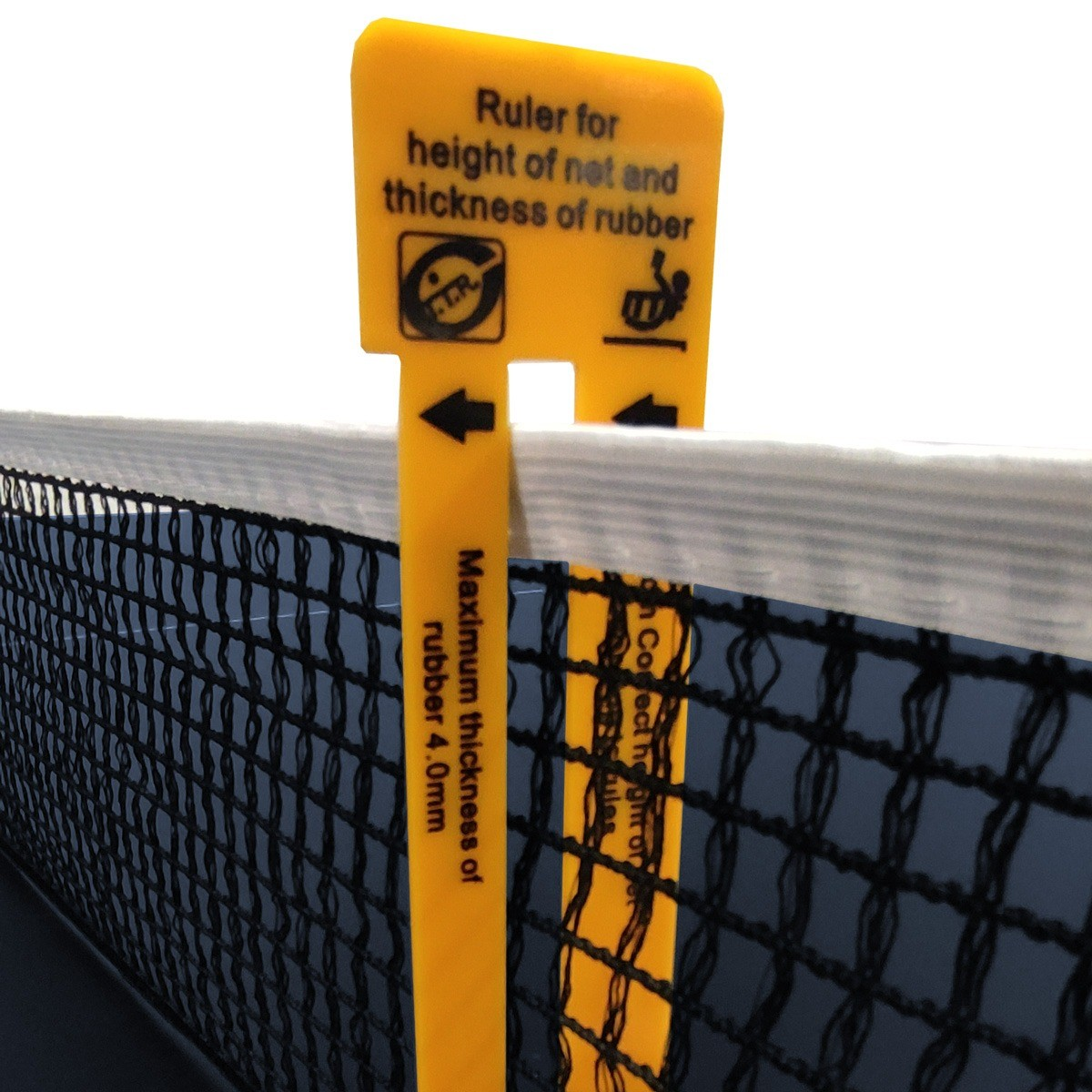 A yellow ruler measures the height of a net and rubber thickness. It's placed on a black net. Text reads: Maximum thickness of rubber 4.0mm.