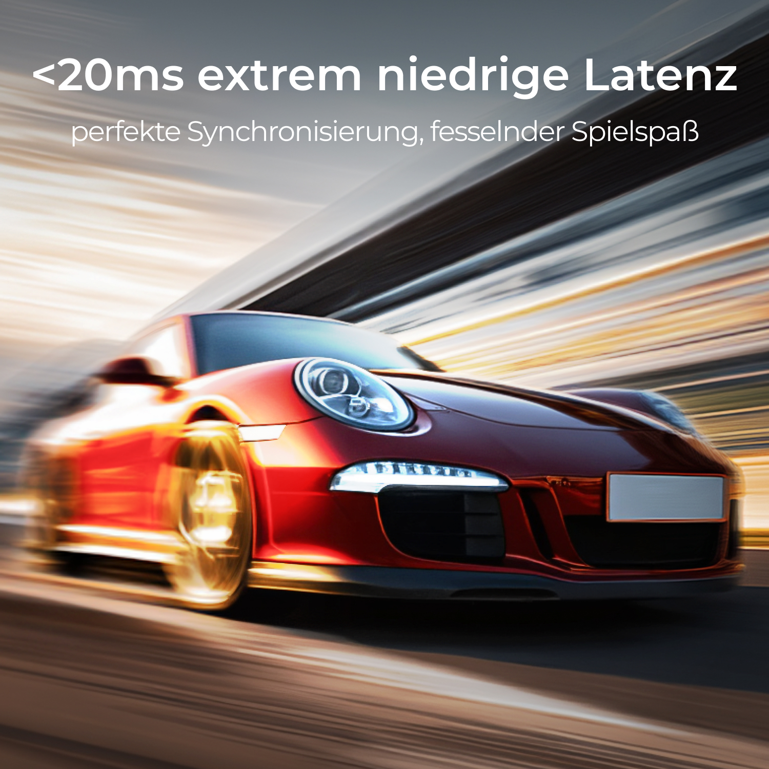 Ein roter Sportwagen rast auf einer verschwommenen Strecke mit Text: '<lt/>20ms extrem niedrige Latenz, perfekte Synchronisation, fesselnder Spielspaß'.