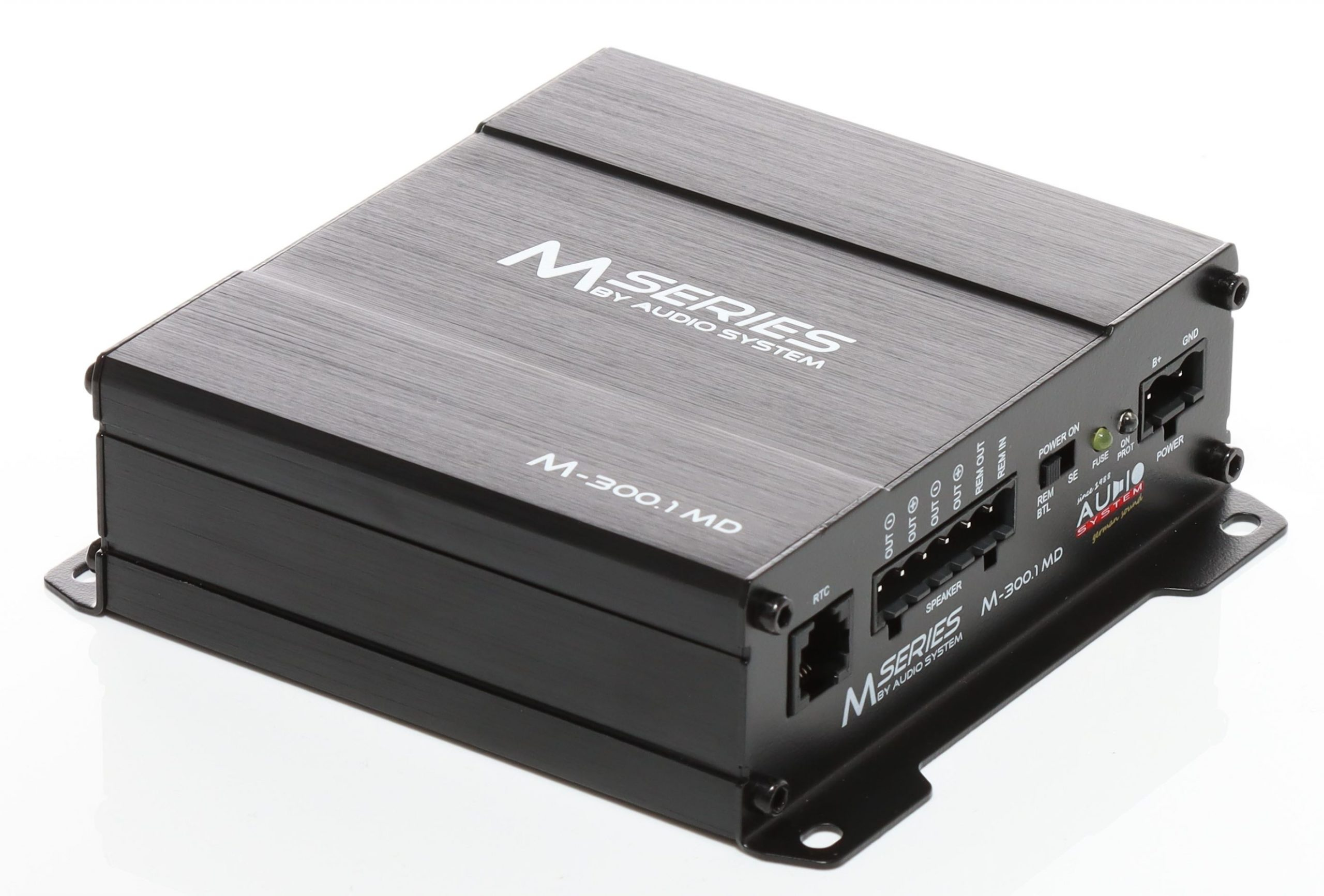 Ein schwarzer Verstärker mit weißem Text. Er hat Ein- und Ausgänge sowie einen Einschalter. Die Marke ist M Series by Audio System.