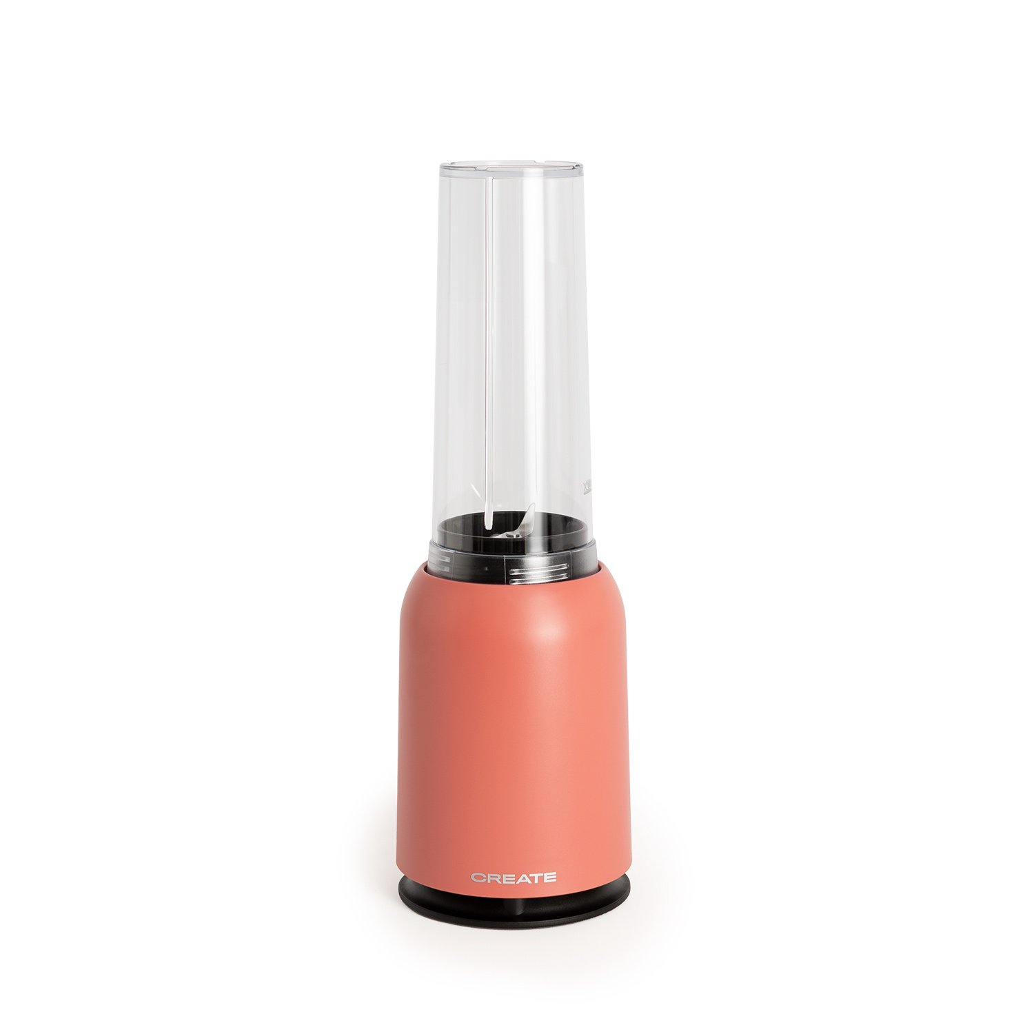 Una licuadora de color coral con un recipiente cilíndrico transparente en la parte superior. La base es negra y se ve la palabra 'CREATE'.