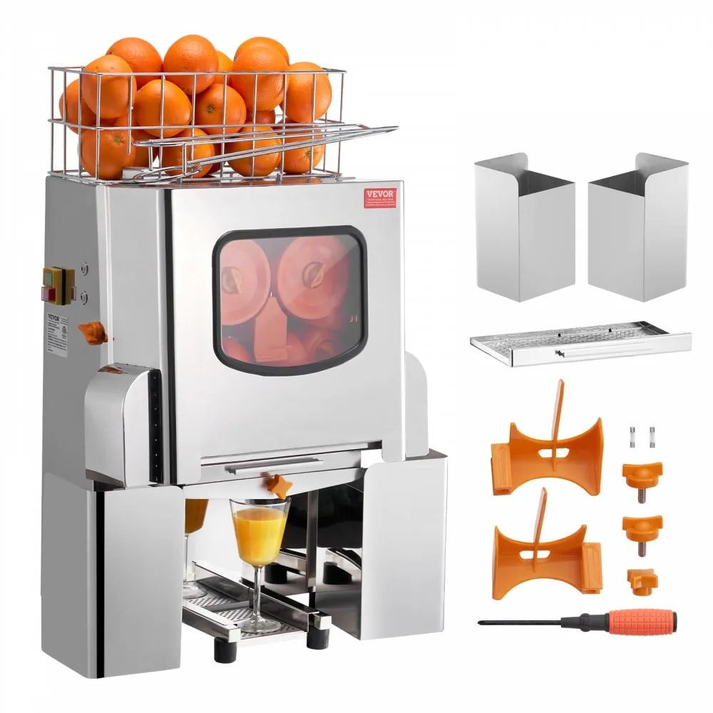 Een sinaasappelpers met sinaasappelen erop. Een glas sap staat vooraan. Accessoires en onderdelen staan rechts.