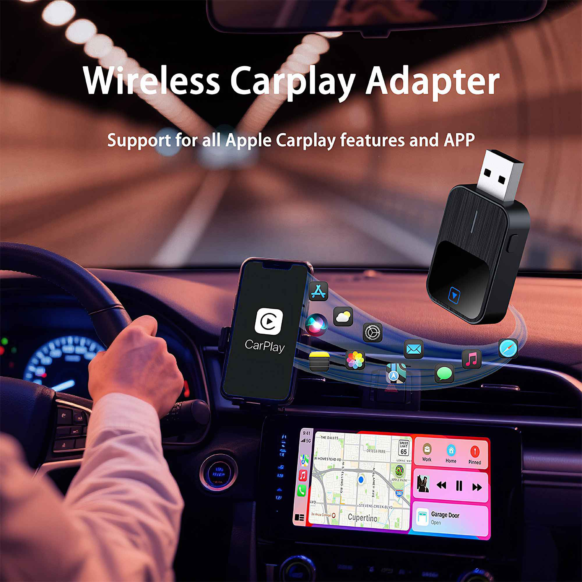 Autoinnenraum zeigt CarPlay-Oberfläche. Ein drahtloser Adapter ist eingesteckt. Ein Telefon zeigt CarPlay.