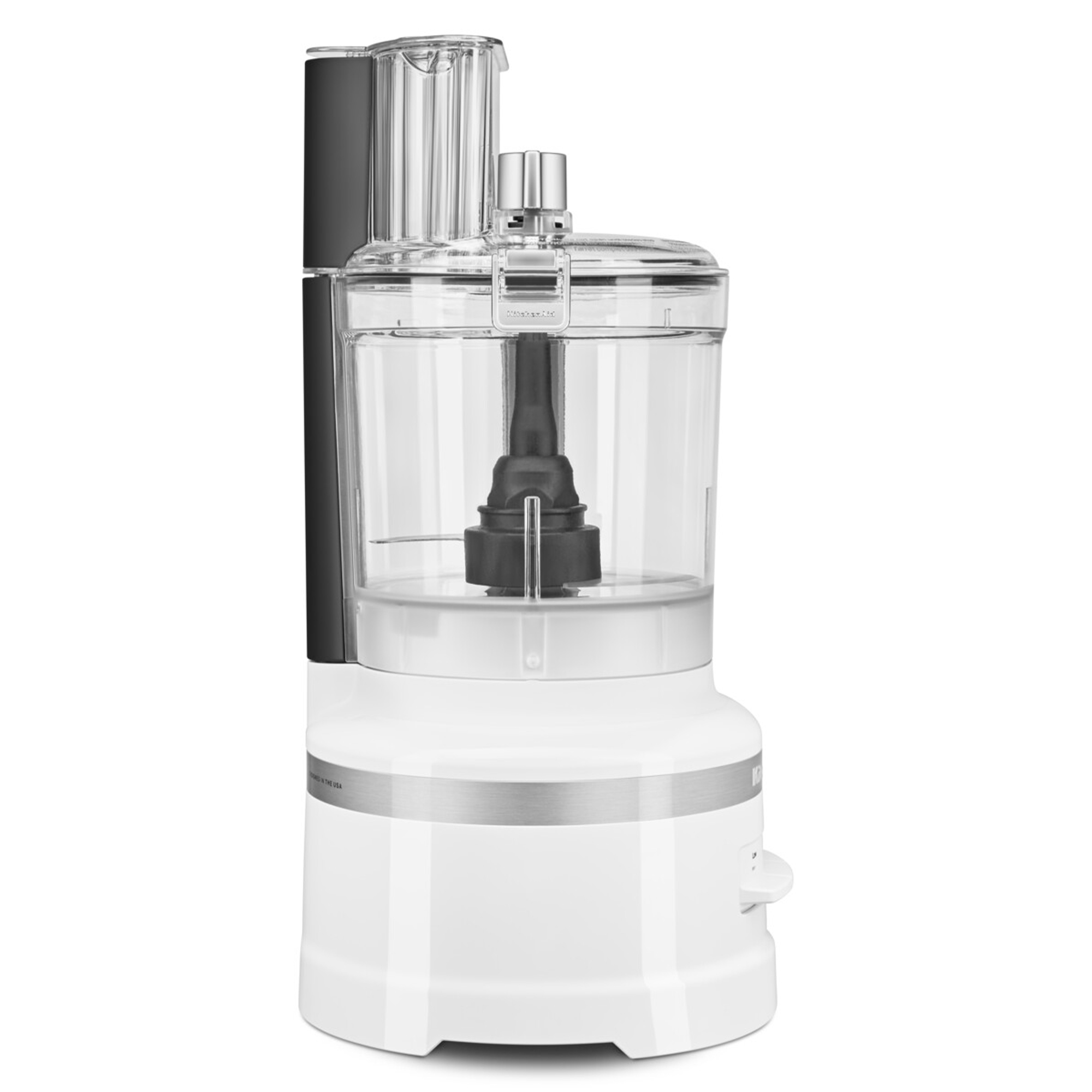 Ein weißer und klarer Food-Processor. Er hat eine klare Schüssel, einen schwarzen Griff und silberne Akzente.