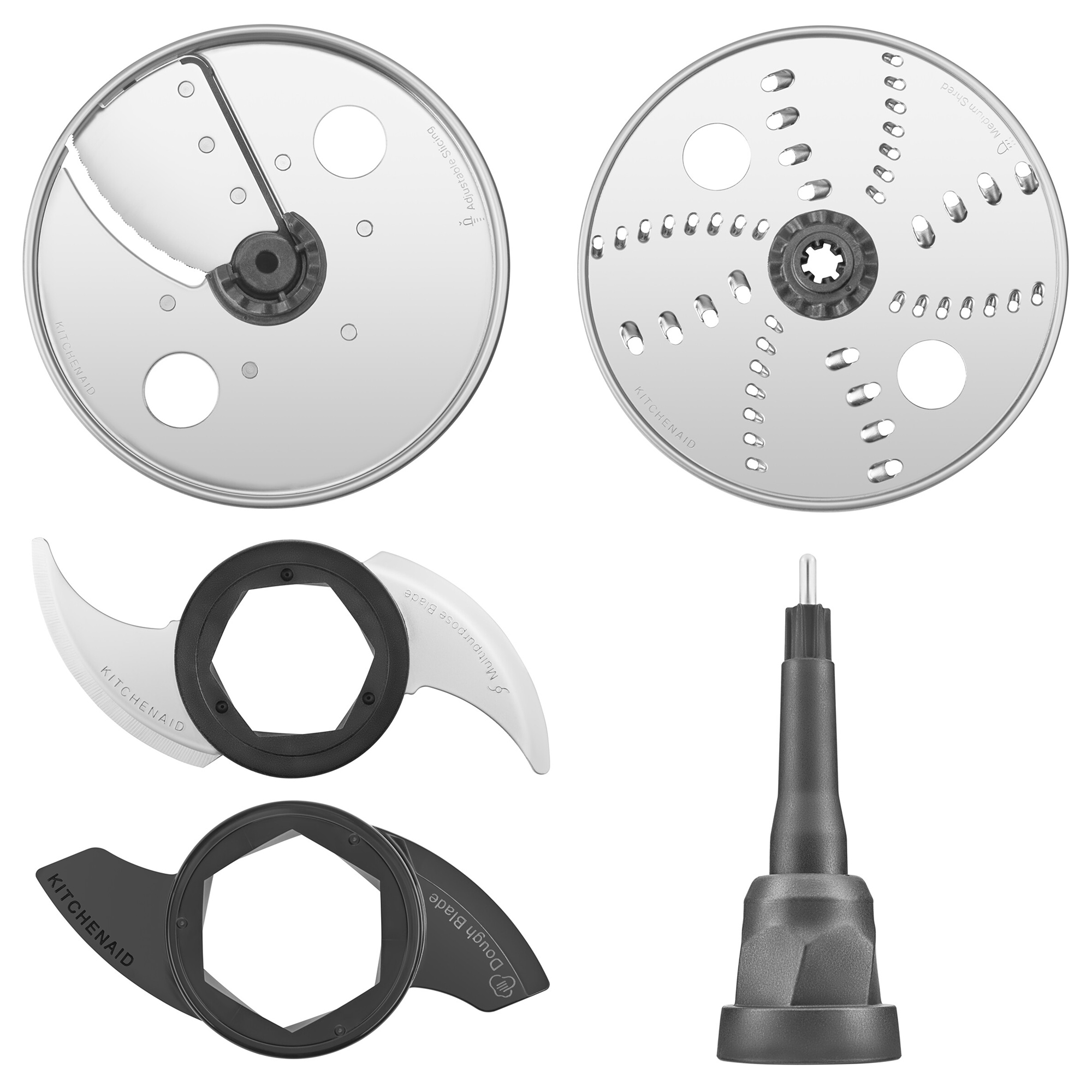 Ein Satz KitchenAid-Küchenmaschinenmesser. Enthält Scheiben-, Reibe- und Teigmesser sowie einen Lebensmittelschieber.