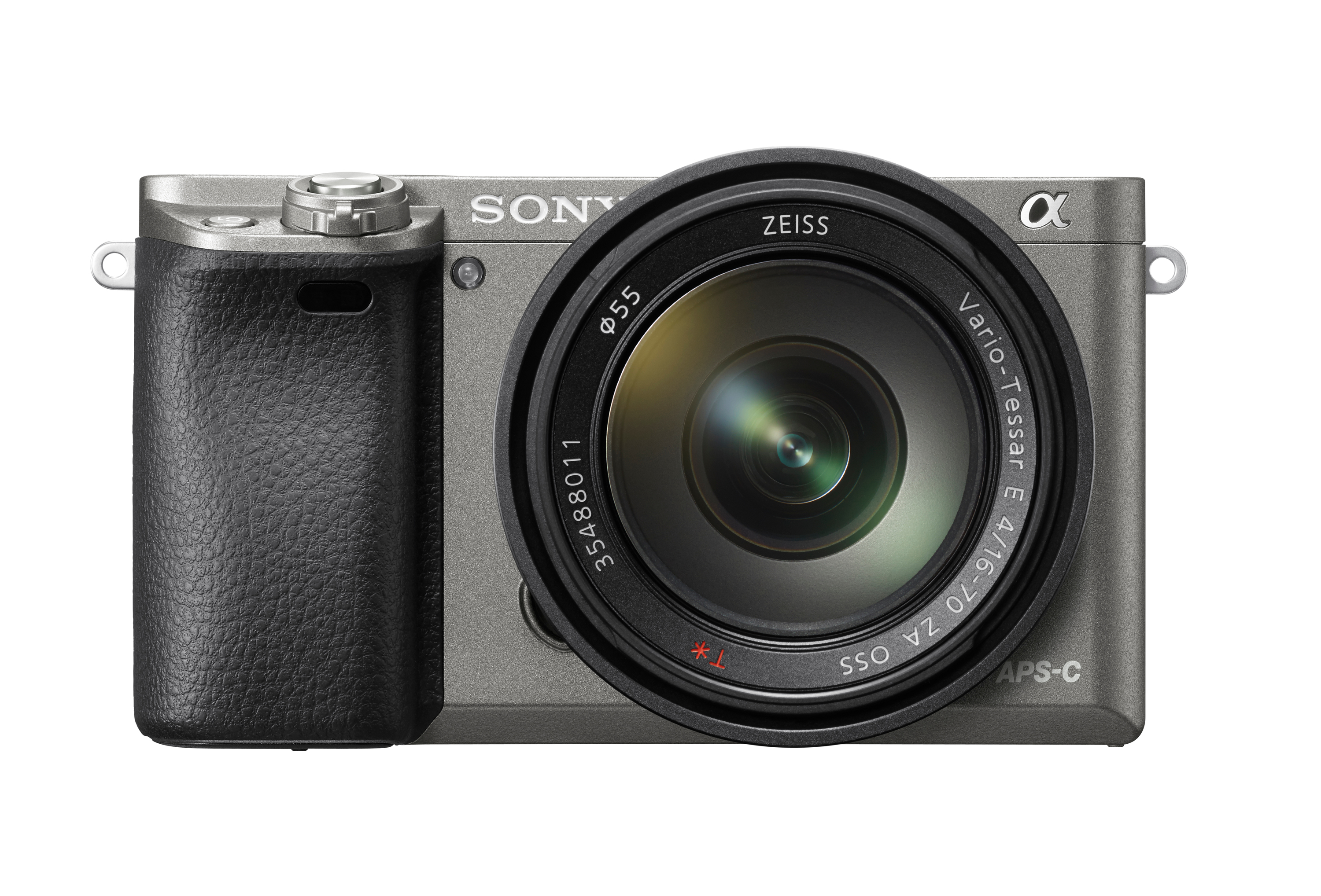 Silberne Sony-Kamera mit schwarzem Objektiv. Das Objektiv hat Text und Zahlen. Die Kamera hat auch einen schwarzen Griff.