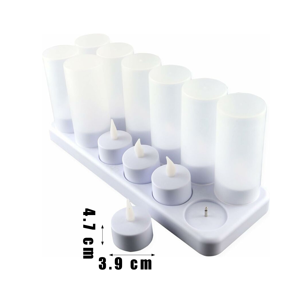 Set di candele LED bianche. Include candele grandi e piccole su un vassoio bianco. Dimensioni: 4,7 cm di altezza, 3,9 cm di larghezza.
