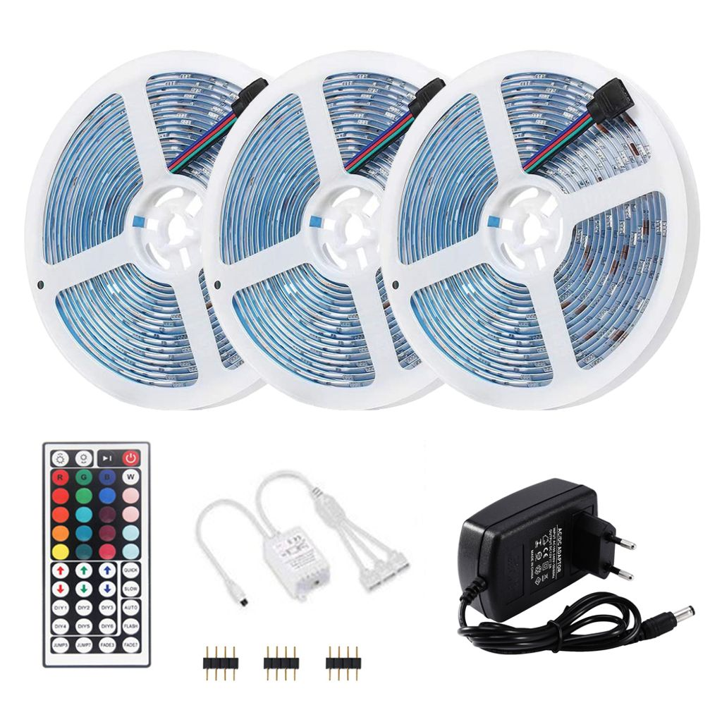 Drei LED-Streifenrollen, eine Fernbedienung, ein Netzteil, eine Steuereinheit und Anschlüsse sind auf weißem Hintergrund abgebildet.