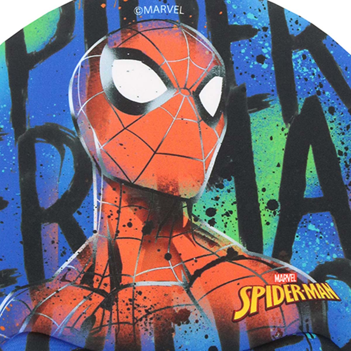 Faccia di Spider-Man su sfondo blu con graffiti neri. Il personaggio ha un costume arancione e rosso con occhi bianchi.