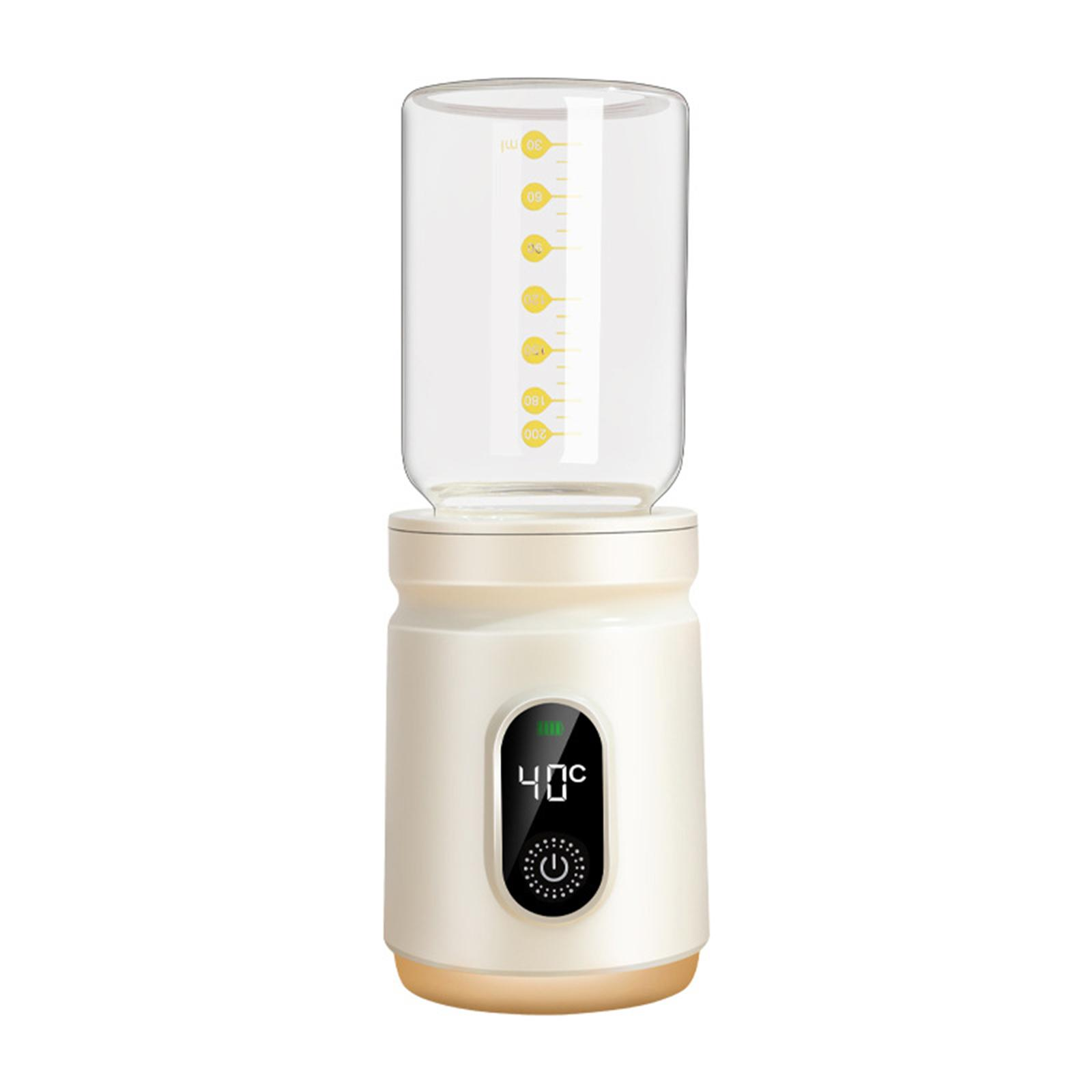 Ein Babyflaschenwärmer, cremefarben und gold, mit Digitalanzeige 40°C. Oben sitzt eine klare Flasche, mit Messmarken.