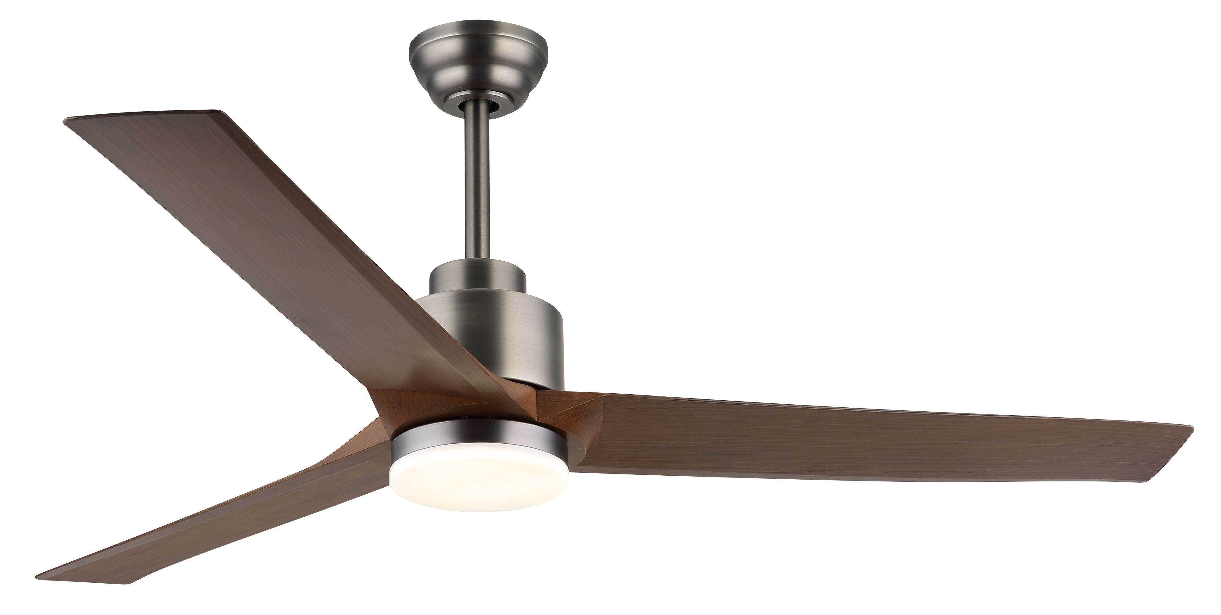 Ein moderner Deckenventilator mit drei braunen Flügeln. Er hat eine metallische Oberfläche und eine zentrale Leuchte, alles auf weißem Hintergrund.